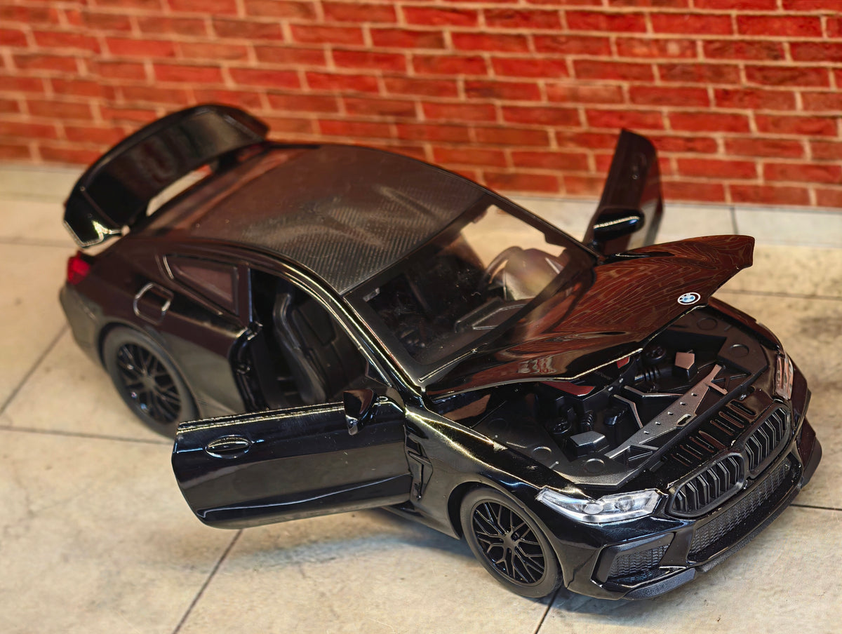 BMW M8 Coupe 1:32 Scale