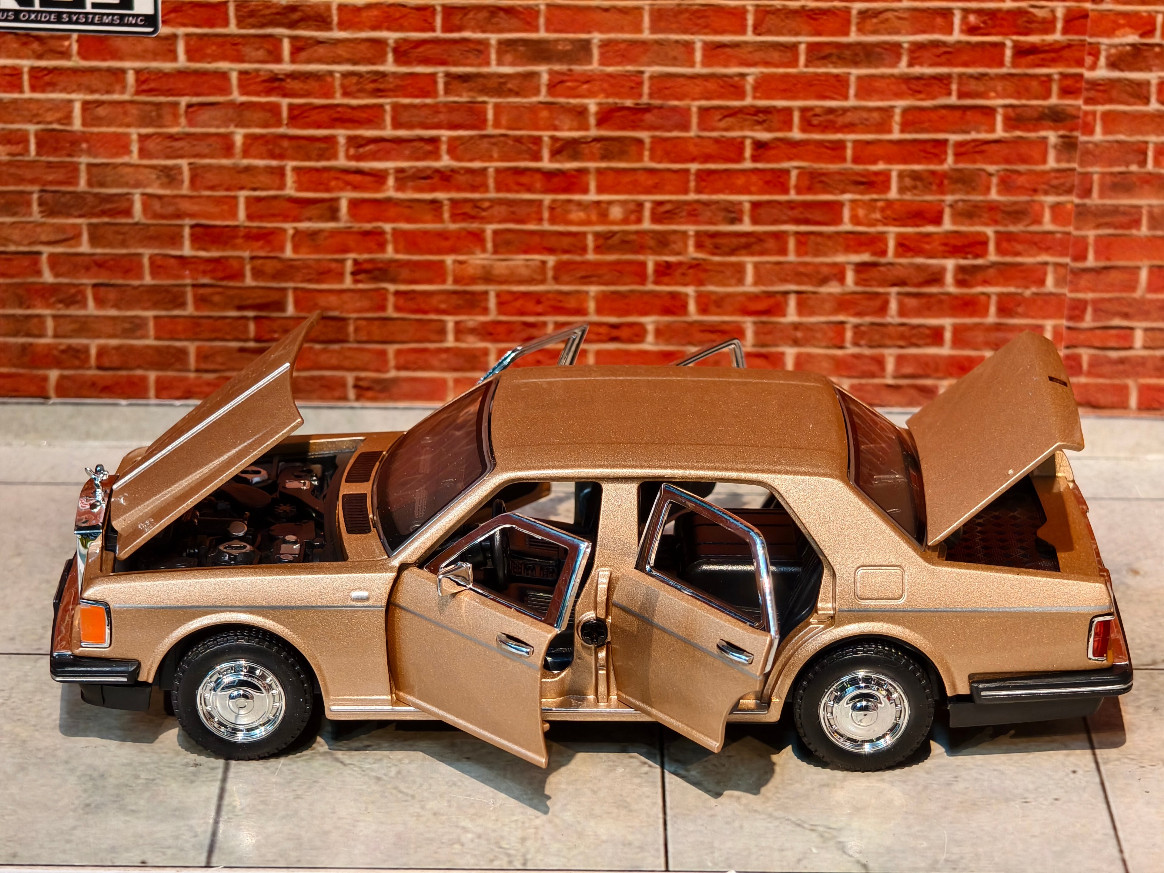 Classic Rolls Royce Silver Spur 1:32 Scale Premium Detailing