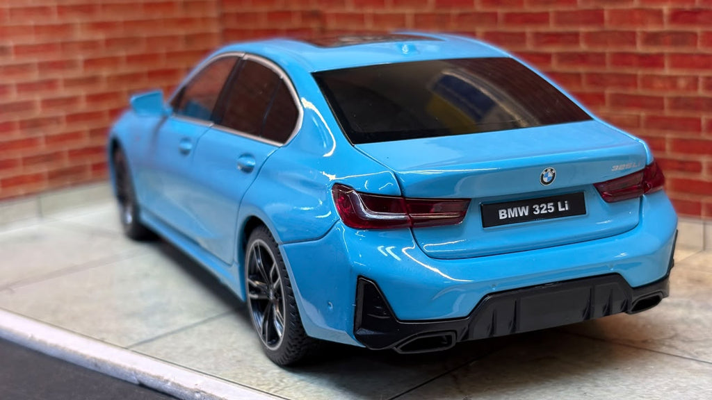 QY Official Licensed BMW 3 Series  LCI 1:24 Scale Premium Detailing