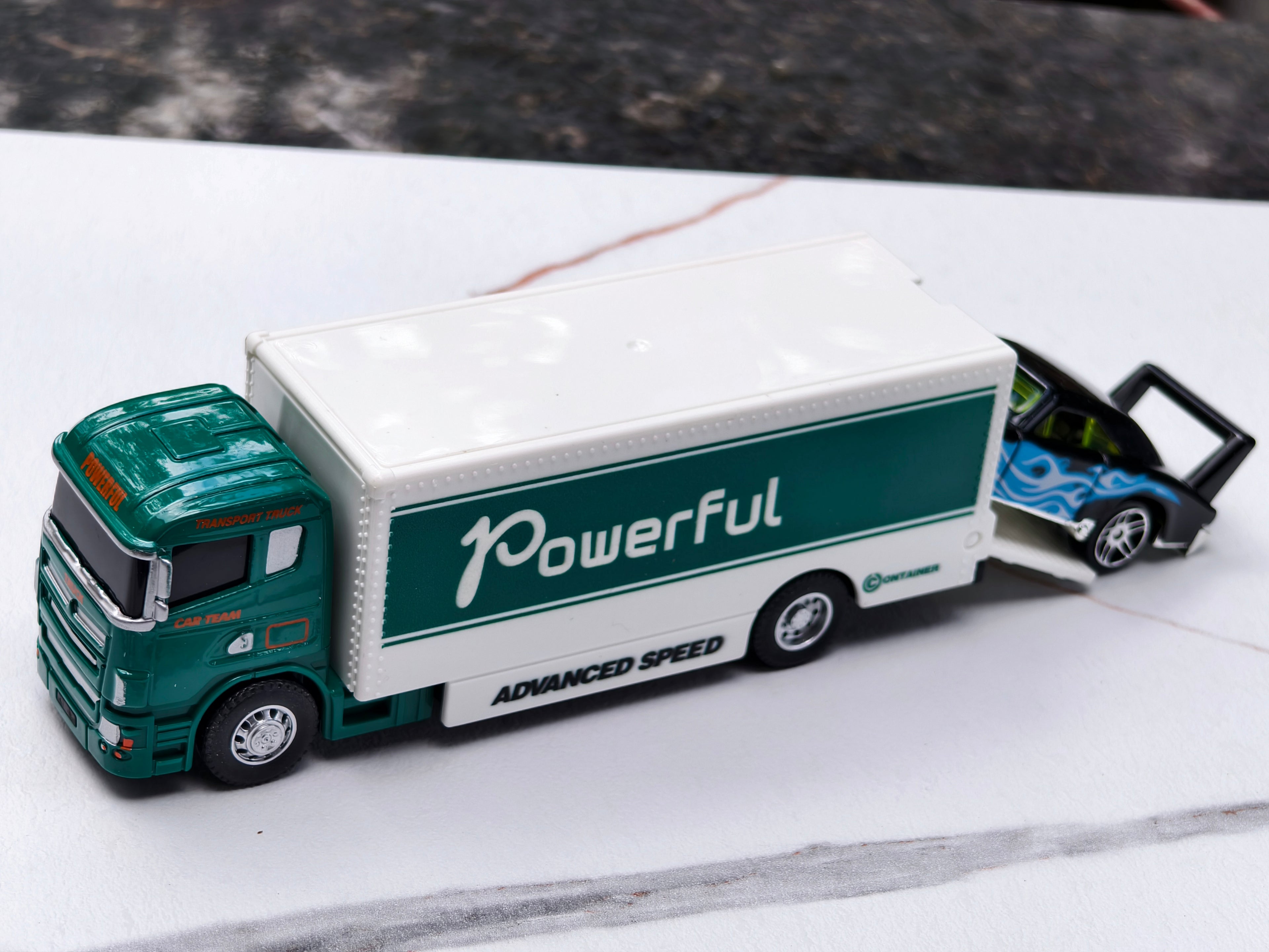 Transport Set 1:64 Green and White with Car