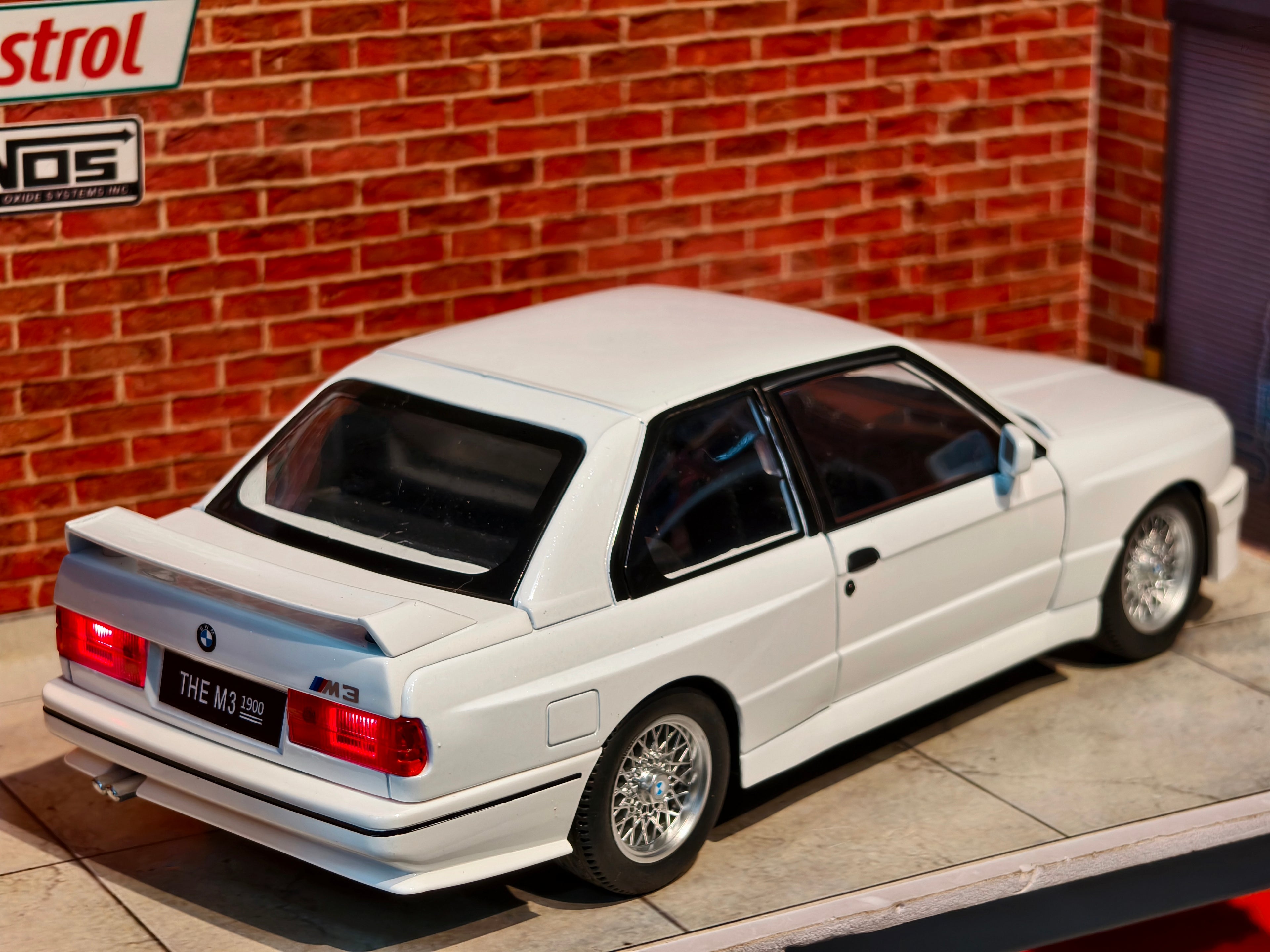 BMW E 30 Stock 1:24 Scale Premium Detailing