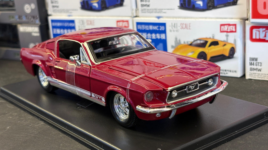 Maisto Official Licensed 1967 Ford Mustang  1:24