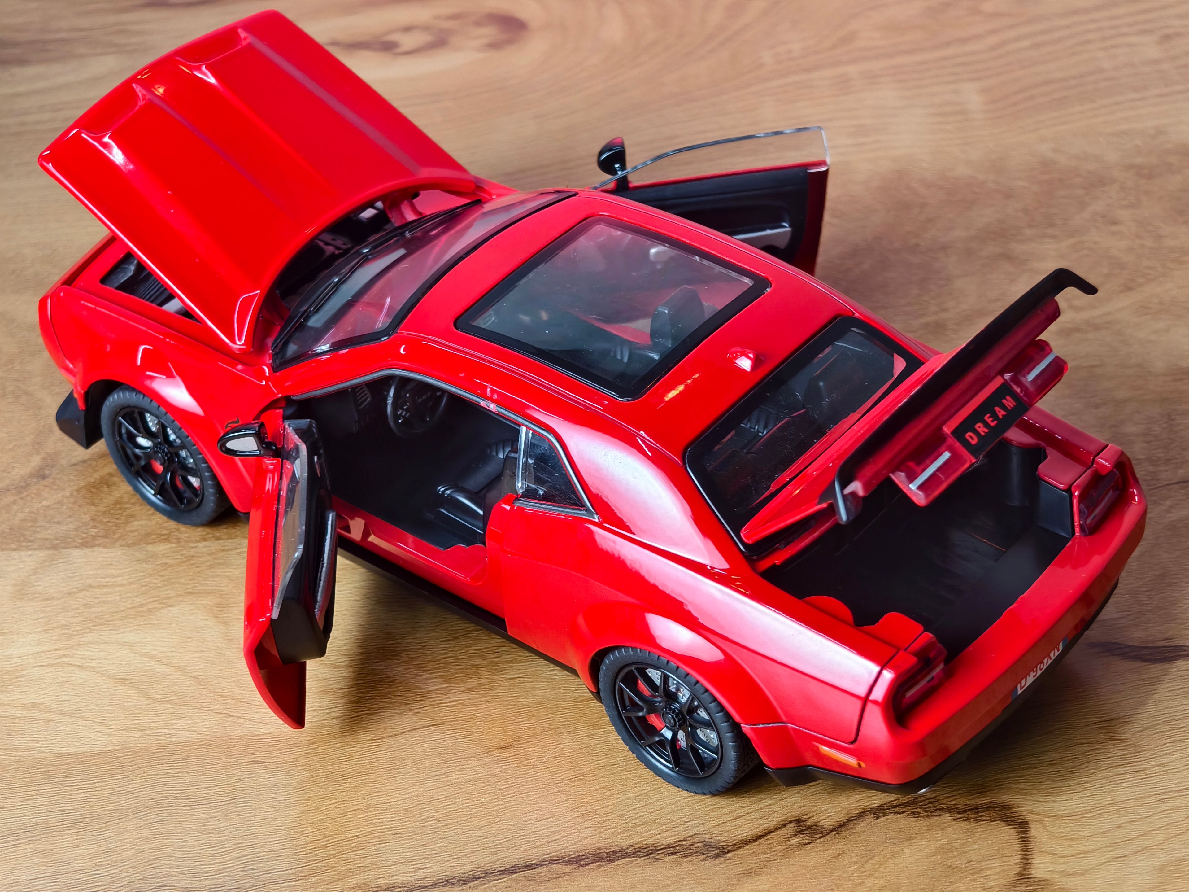 Dodge Challenger SRT 1:24 Scale