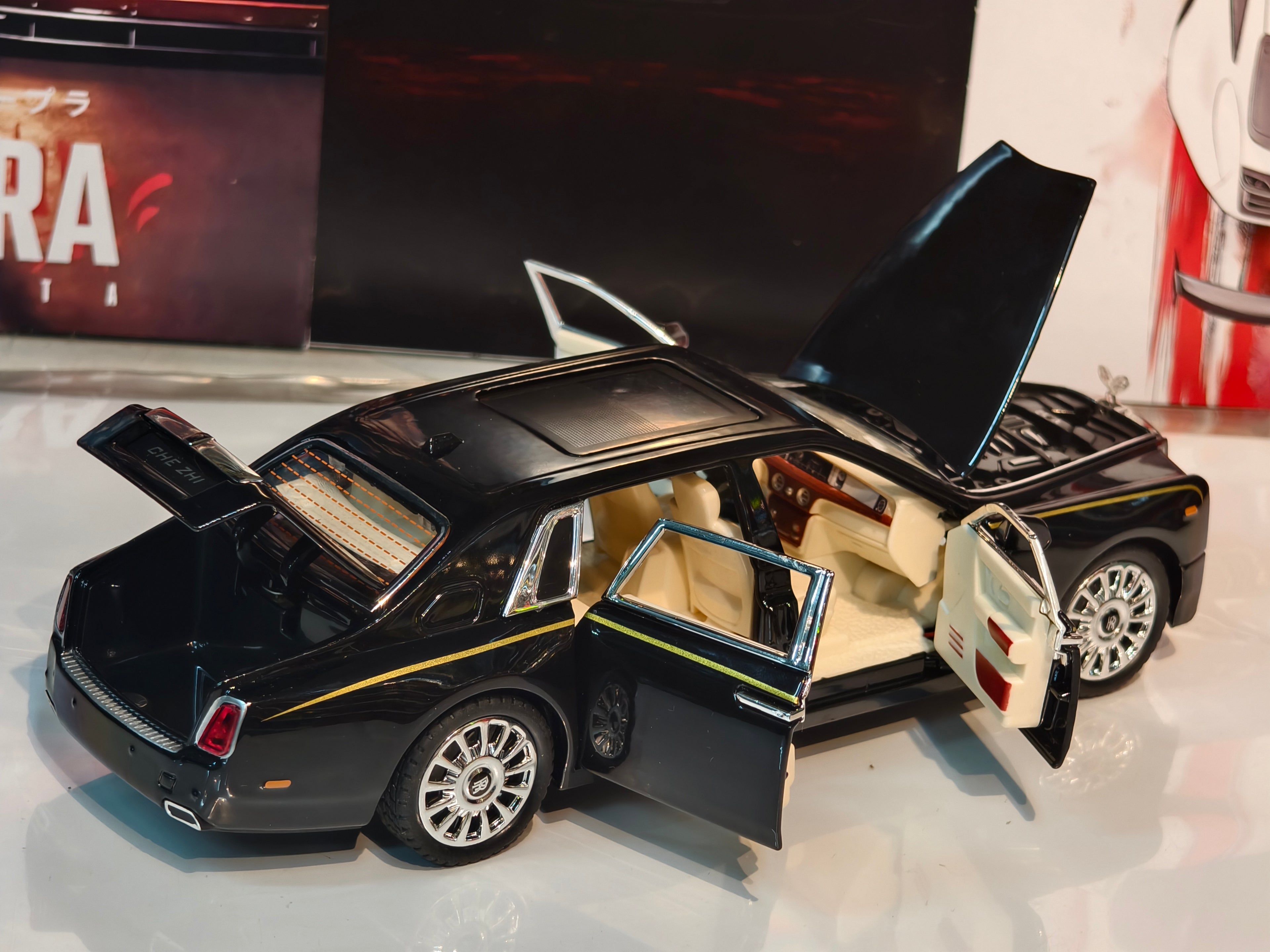 Rolls Royce Phantom VIII 1:24 Scale Premium Detailing
