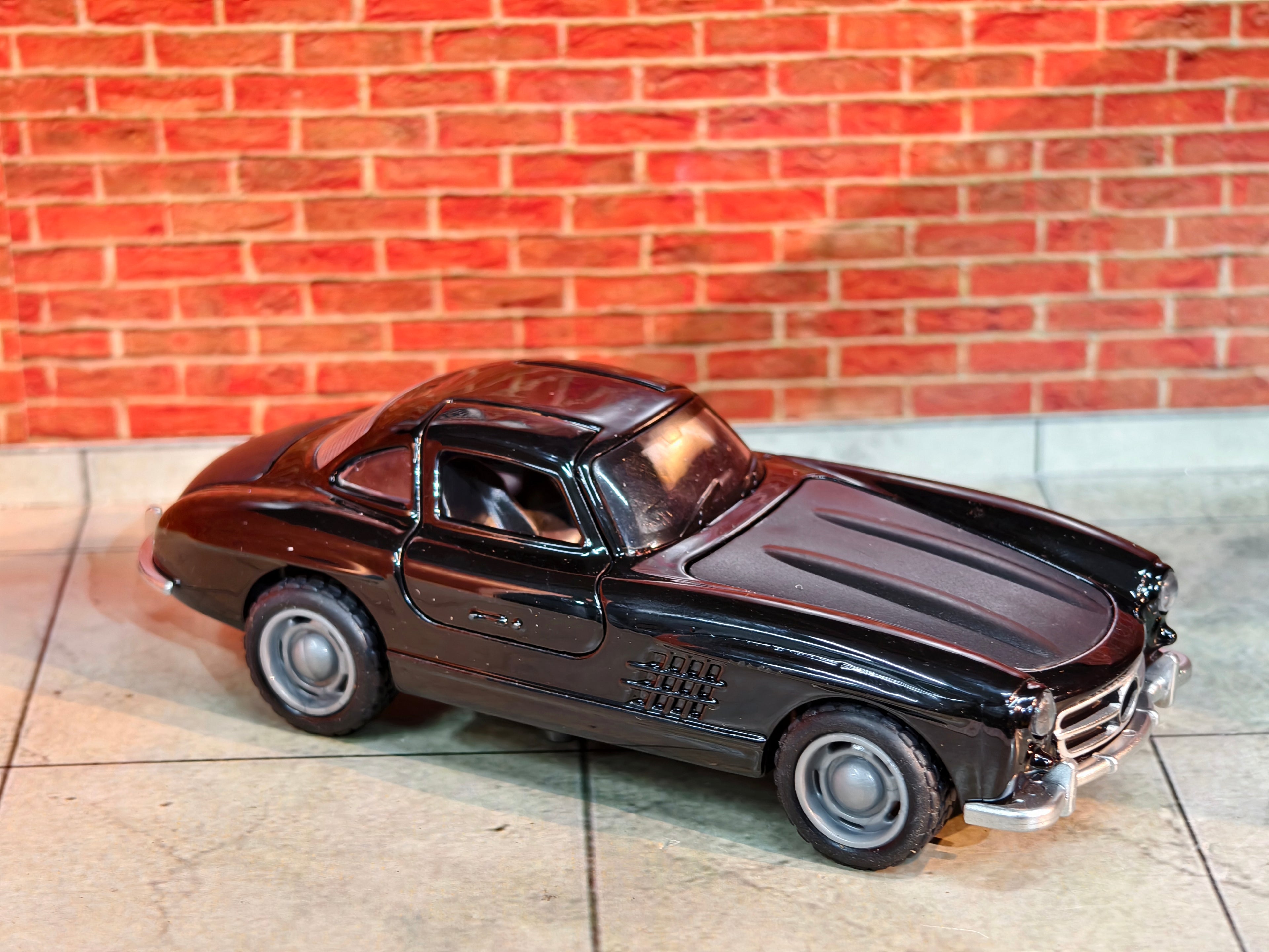 Mercedes Gullwing SL 300 1:36 Scale Premium Detailing