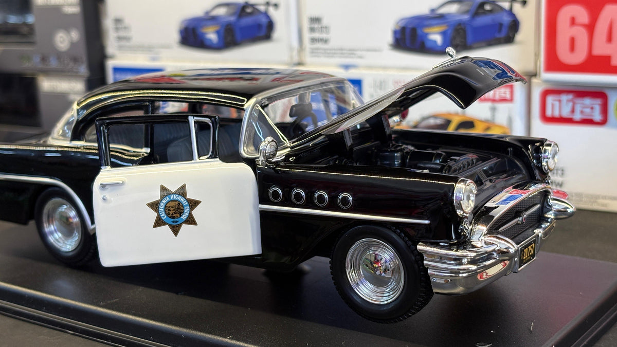 Maisto Official Licensed 1955 Buick Century 1:26 Scale in Acrylic Box