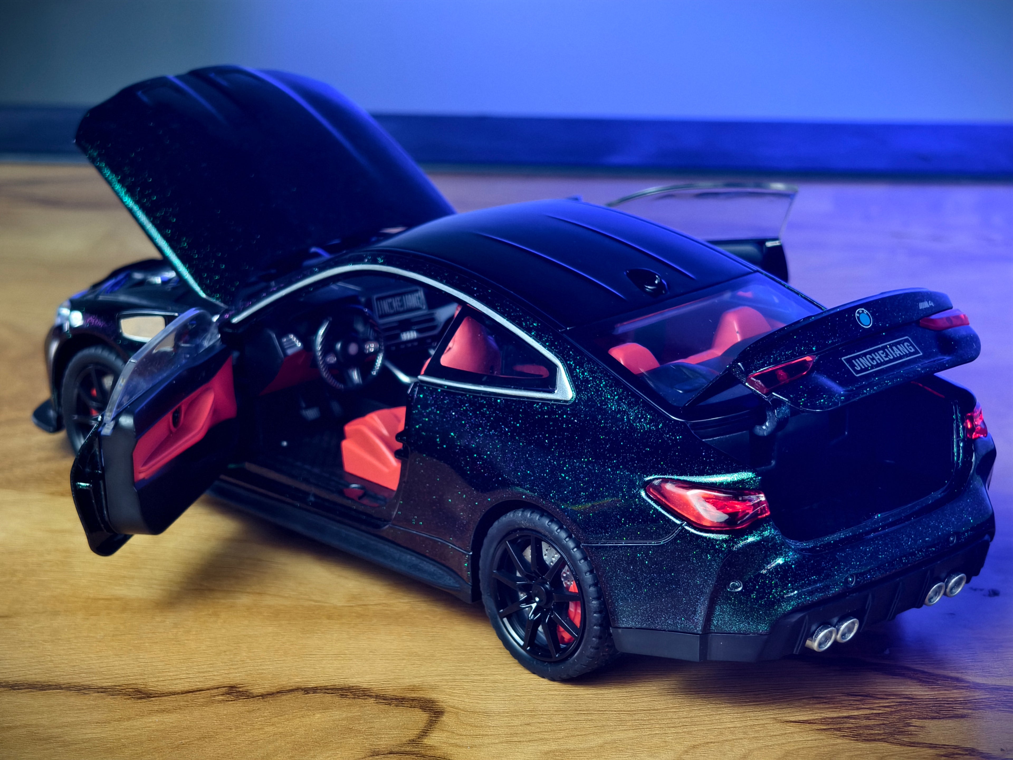 BMW M4 1:24 Scale Dual Tone Premium Detailing
