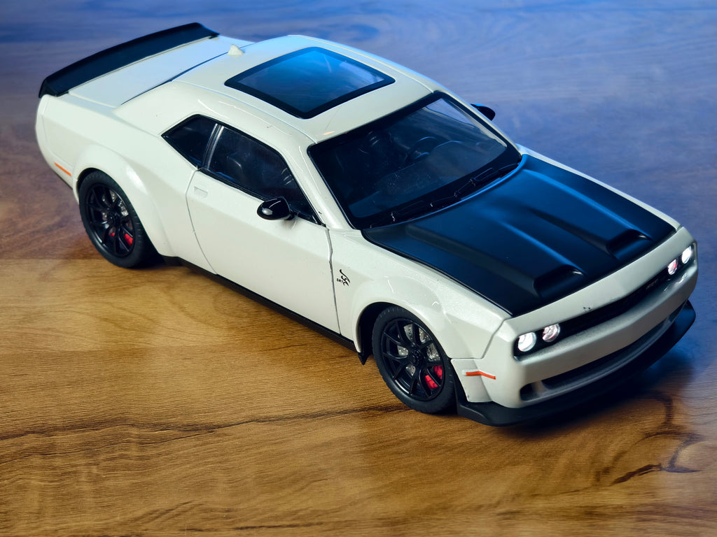 Dodge Challenger SRT 1:24 Scale
