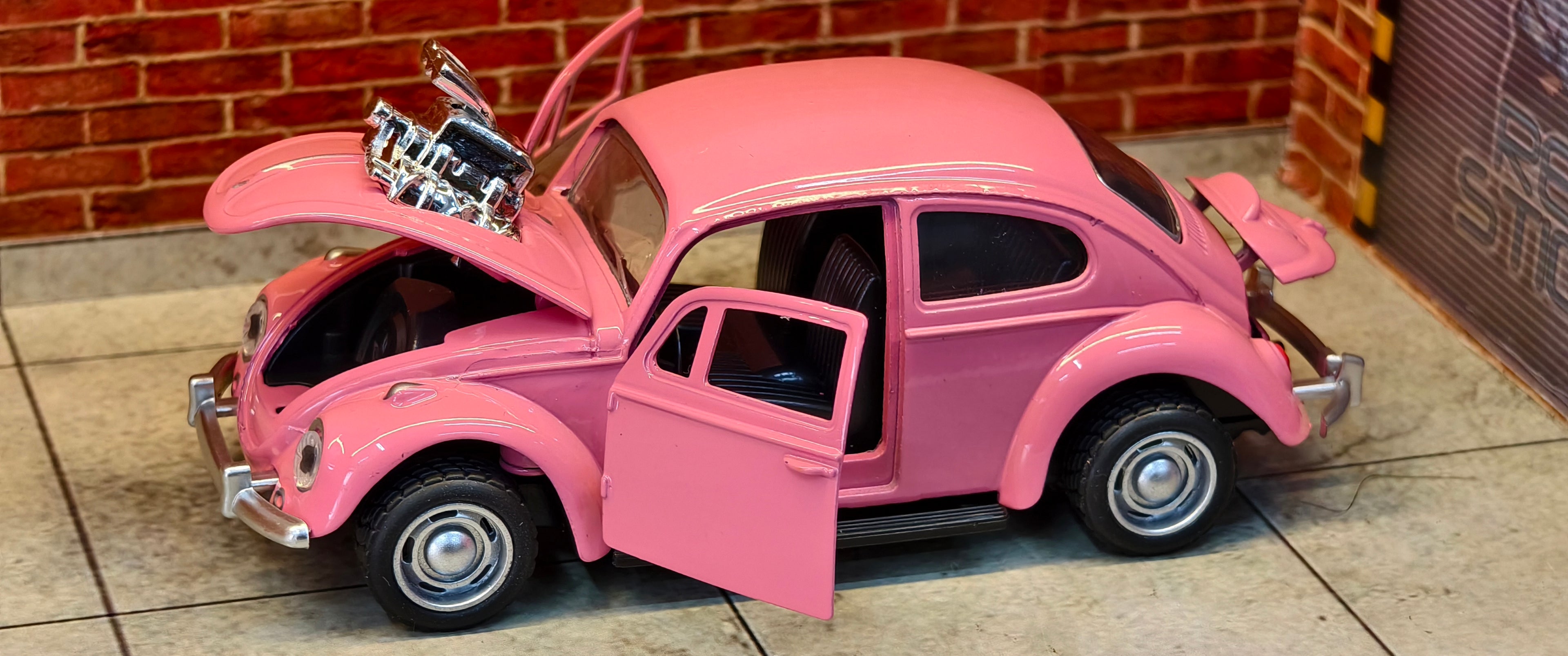 Volkswagen Beetle Super Charger Model 1:32 Scale