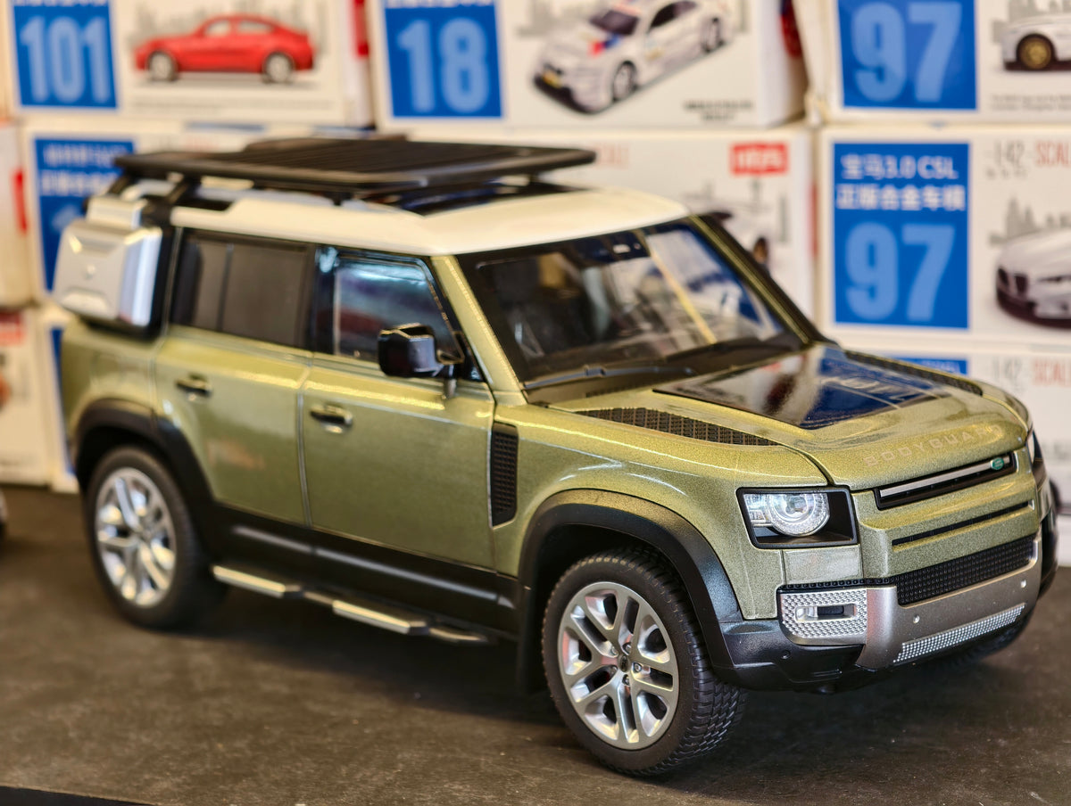 QY Toys Official Licensed Land Rover Defender 110 Blue 1:18  diecast scale model