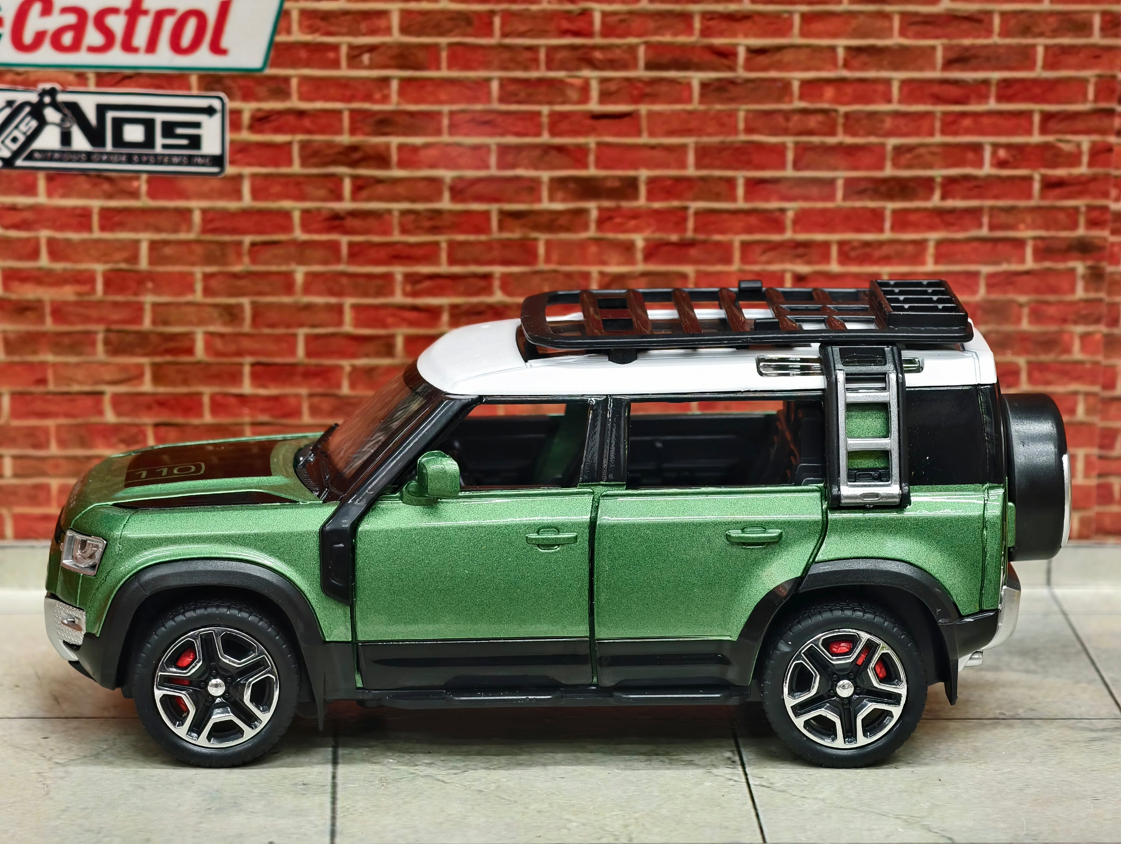 Land Rover Defender 110 (L663) 1:32 Scale