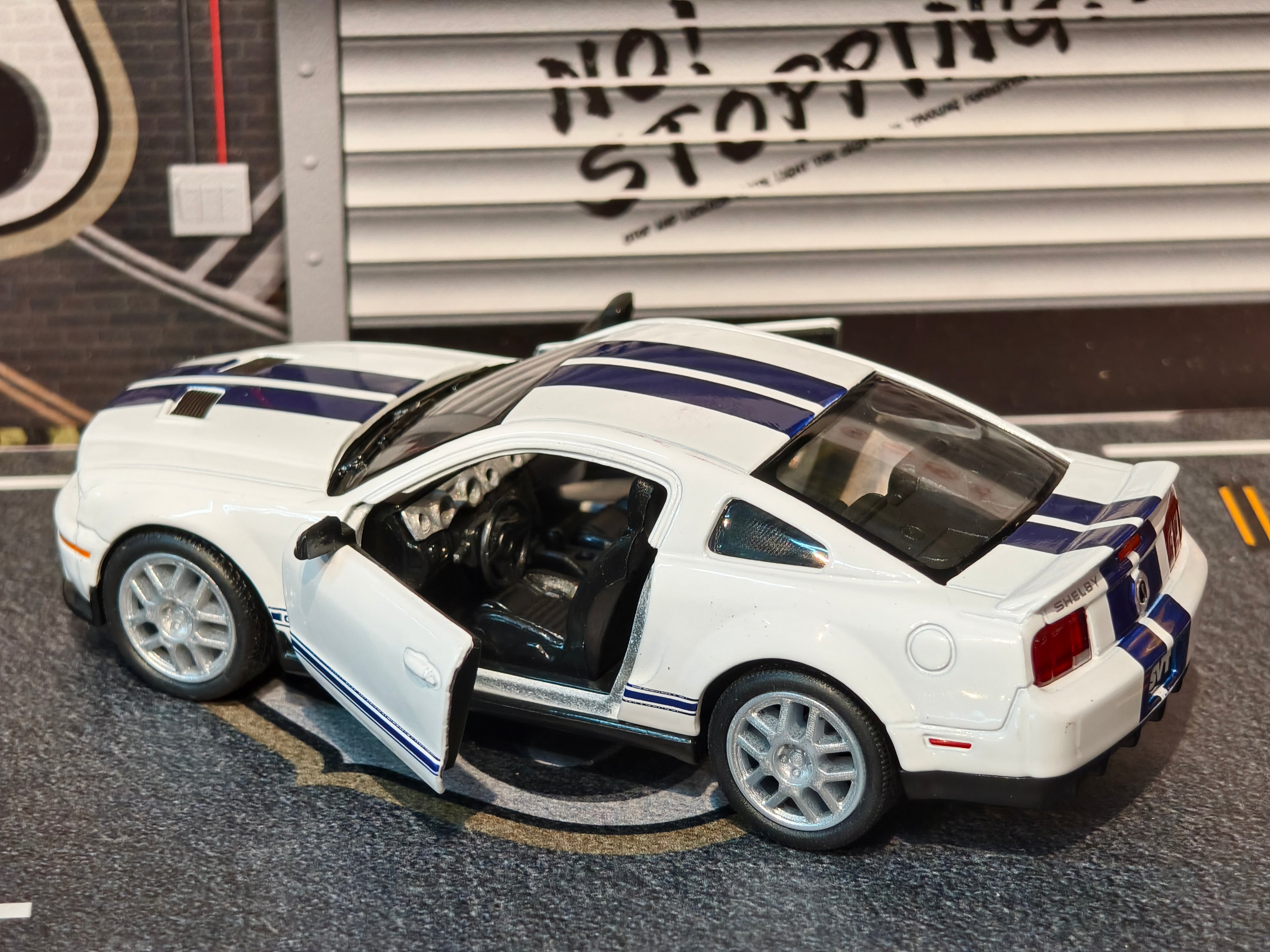 Kinsmart Official Licensed 2007 Shelby GT500 1:38 Scale