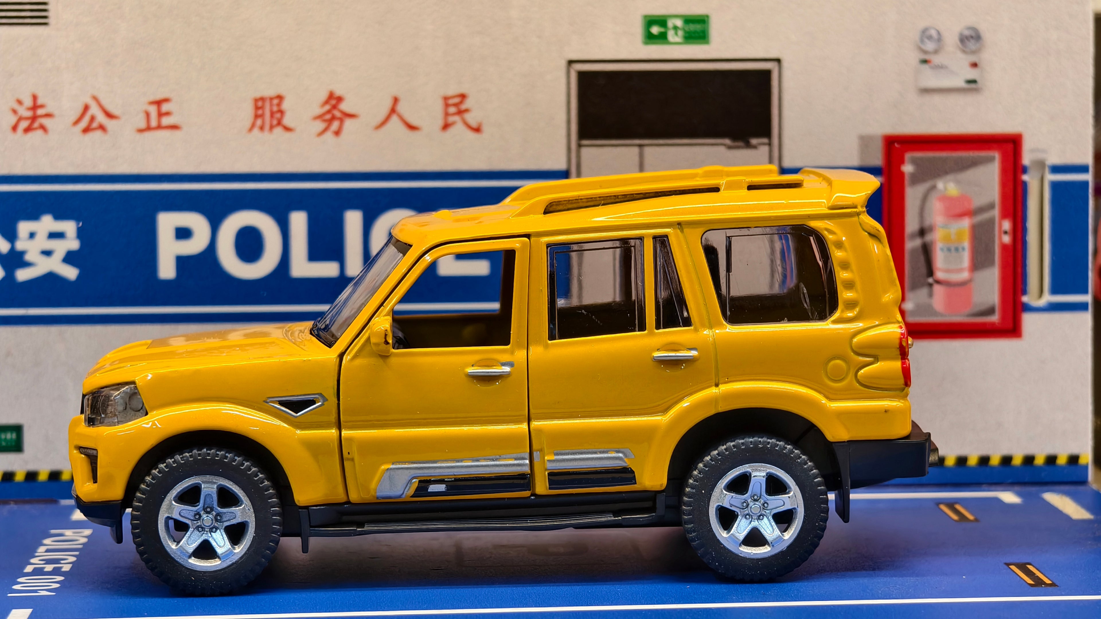 Mahindra Scorpio 1:36 Scale