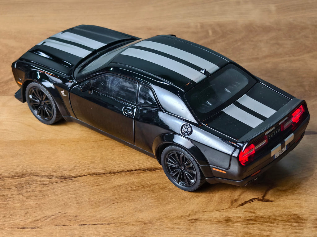 Dodge Challenger SRT 1:24 Scale