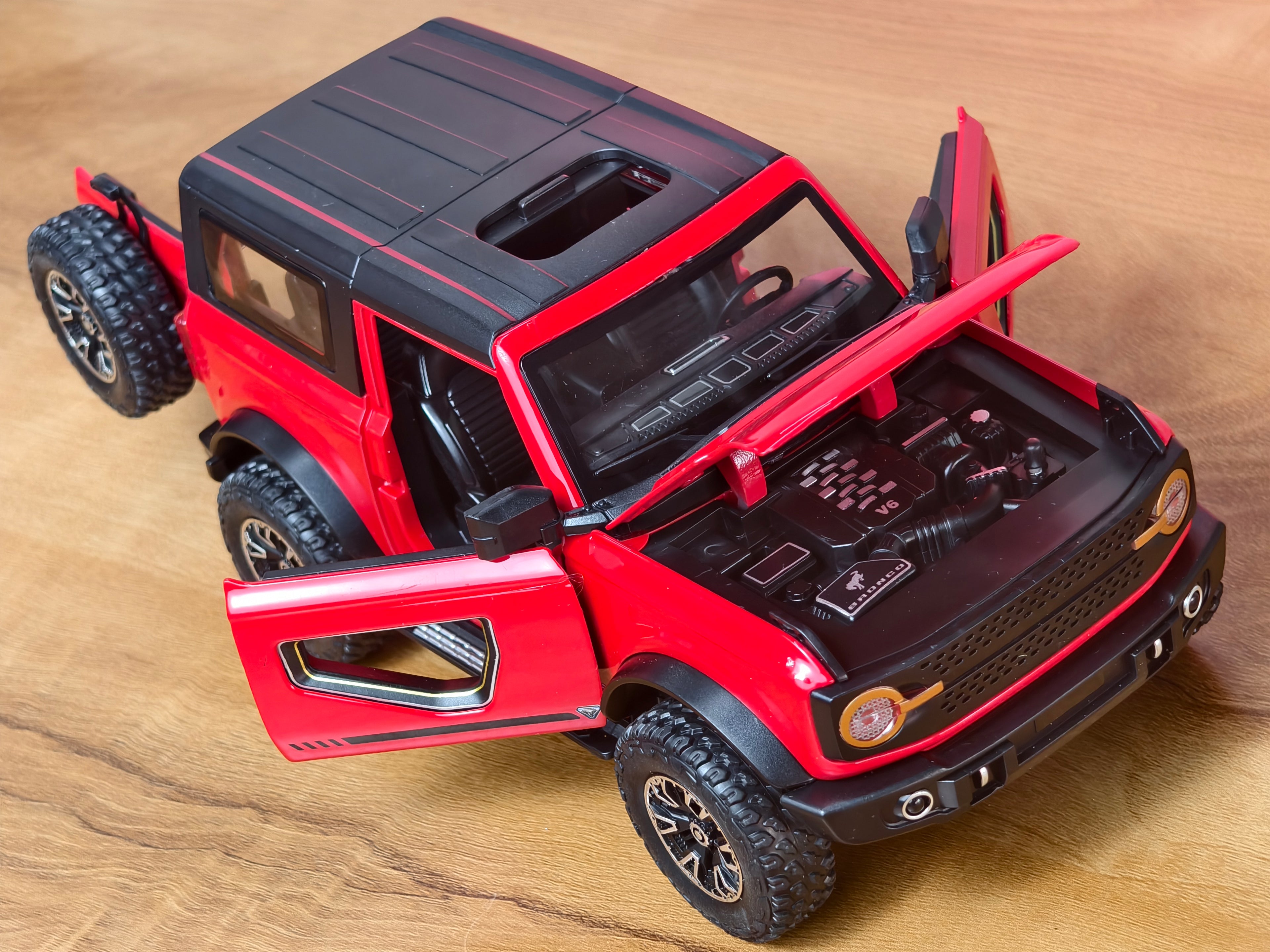 Ford Bronco 1:24 Scale Premium Detailing