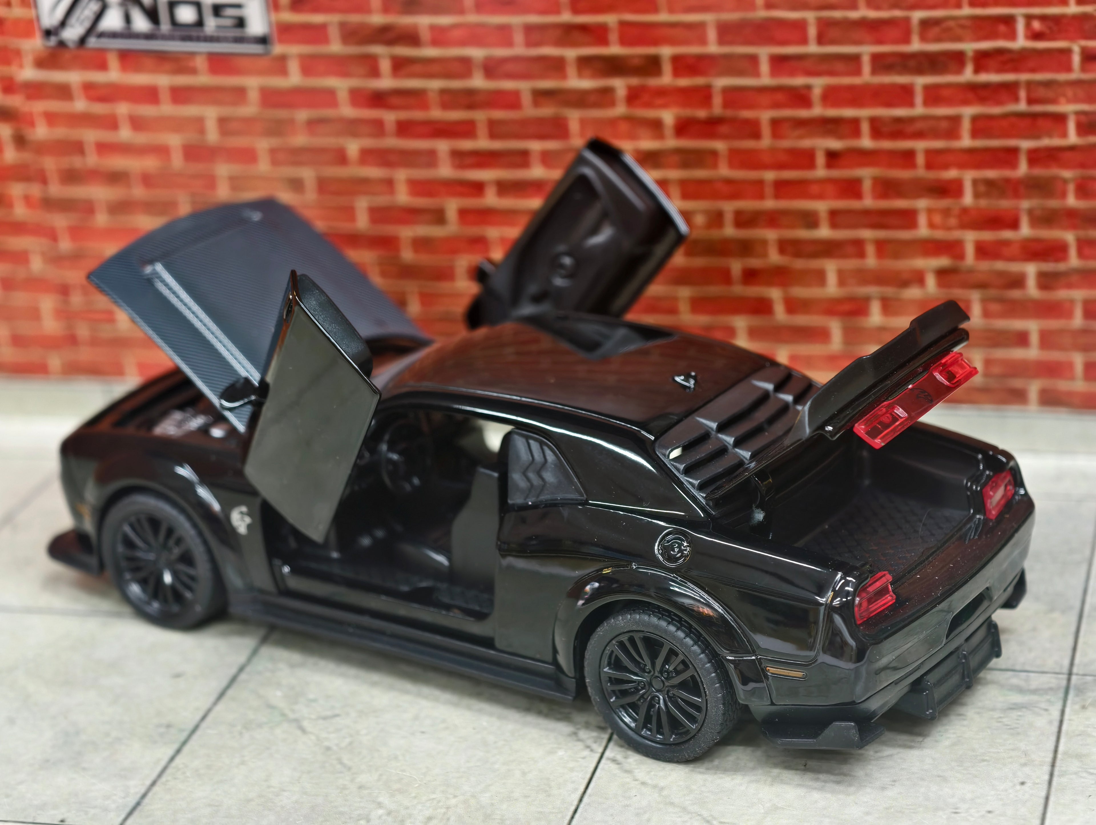Dodge Challenger SRT 1:32 Scale
