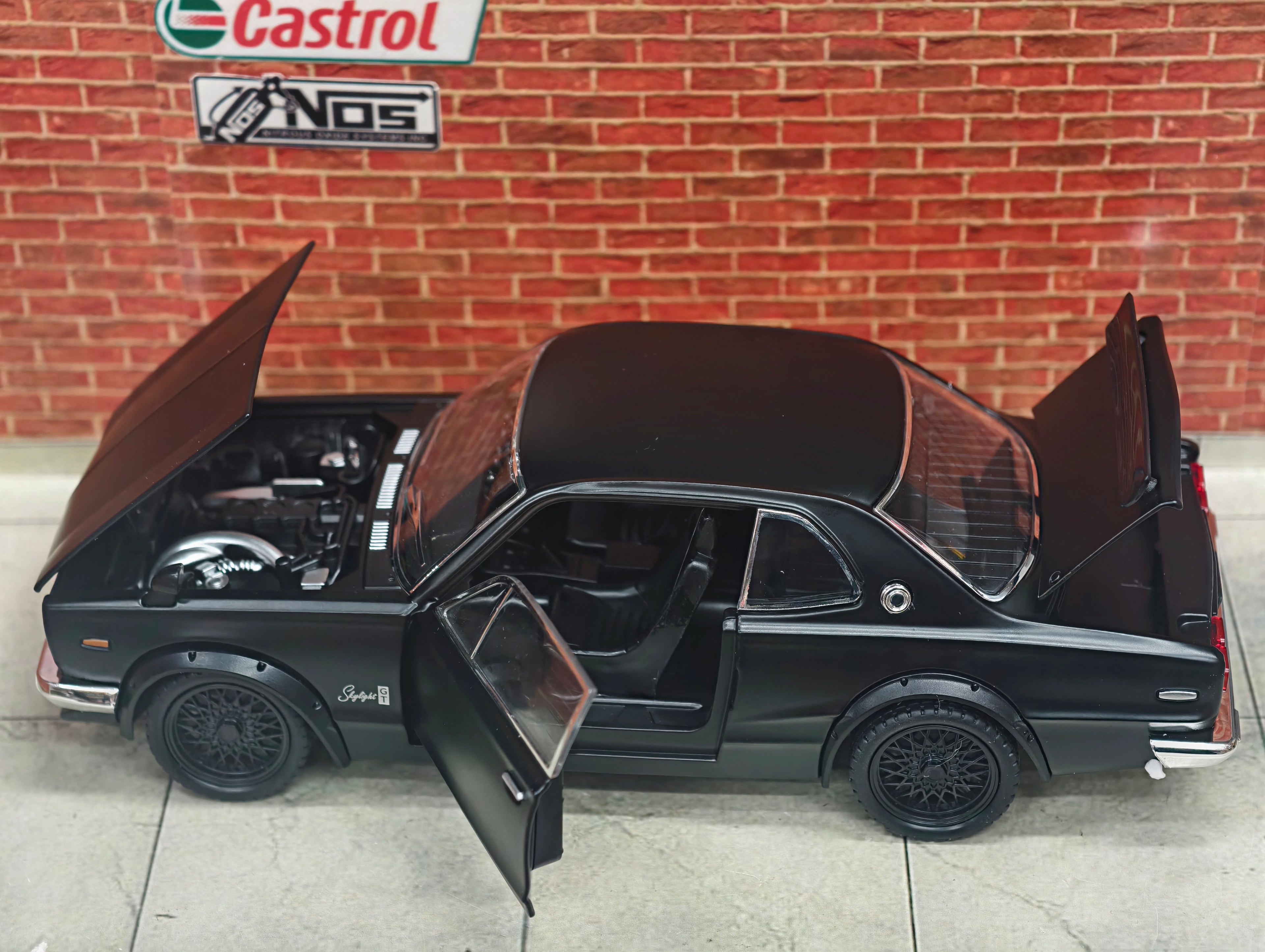 Nissan Skyline GT-R 1969 Model 1:22 Scale Premium Detailing