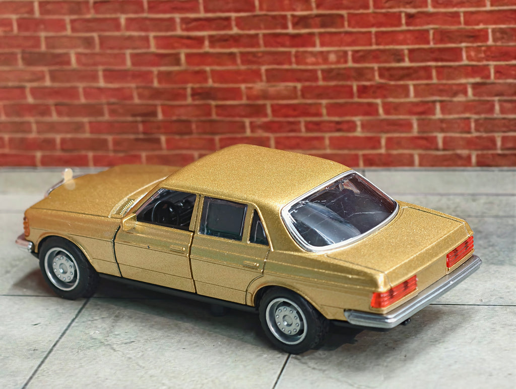 MERCEDES BENZ W123 1:36 SCALE BOX PIECE
