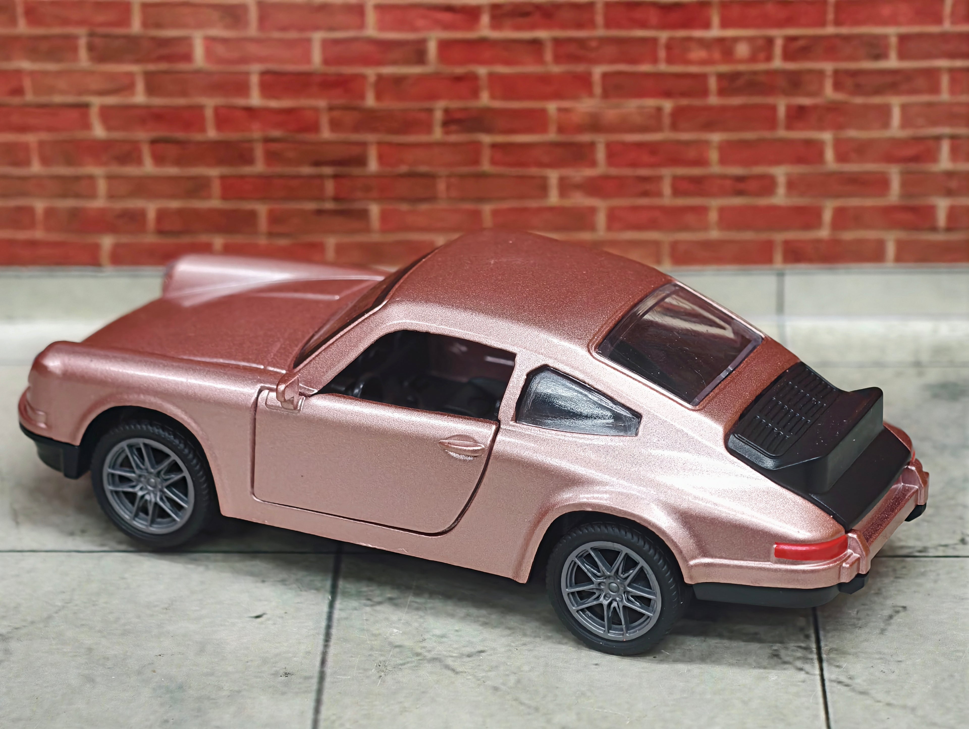 Classic Porsche 911 Turbo 1:36 Scale
