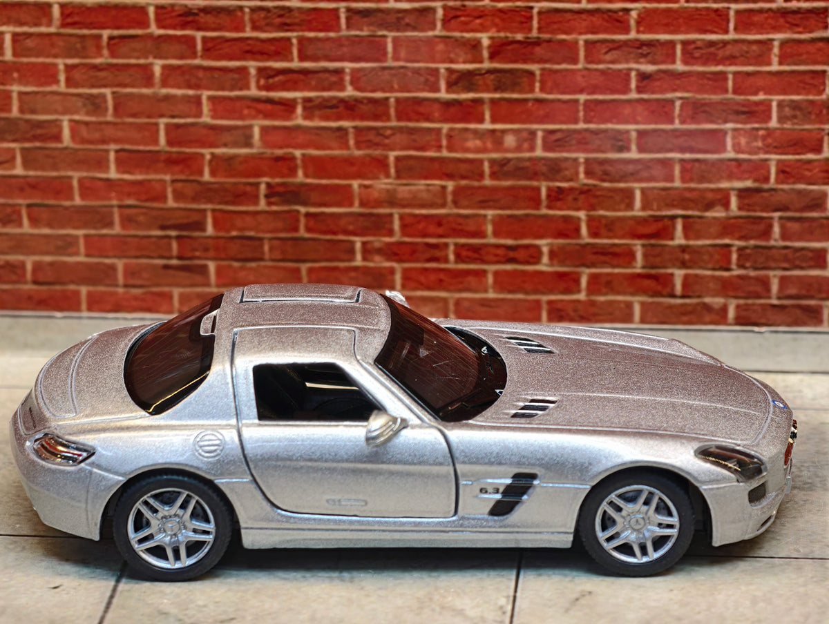 Kinsmart Official Licensed Mercedes Benz SLS AMG 1:36 Scale