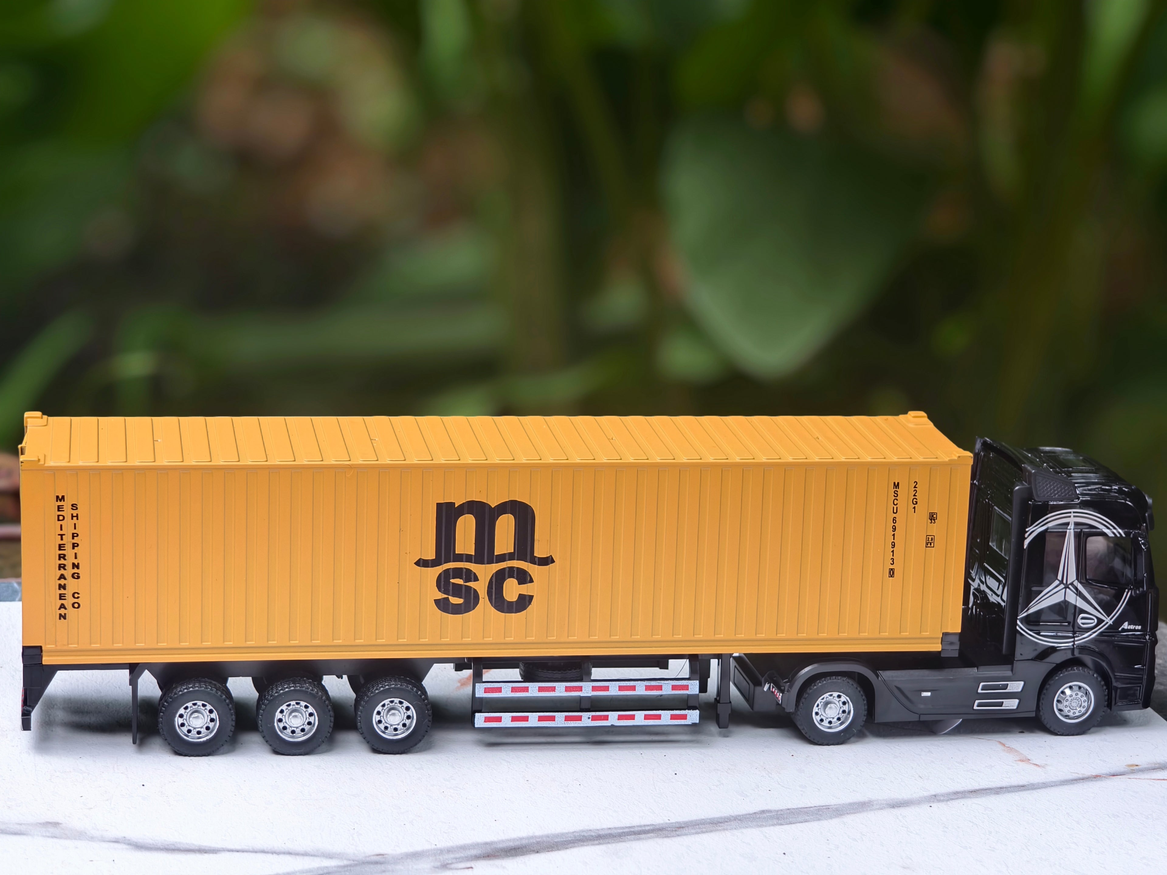 Mercedes-Benz Actros container truck (tractor-trailer) 1:50 Scale Big Size
