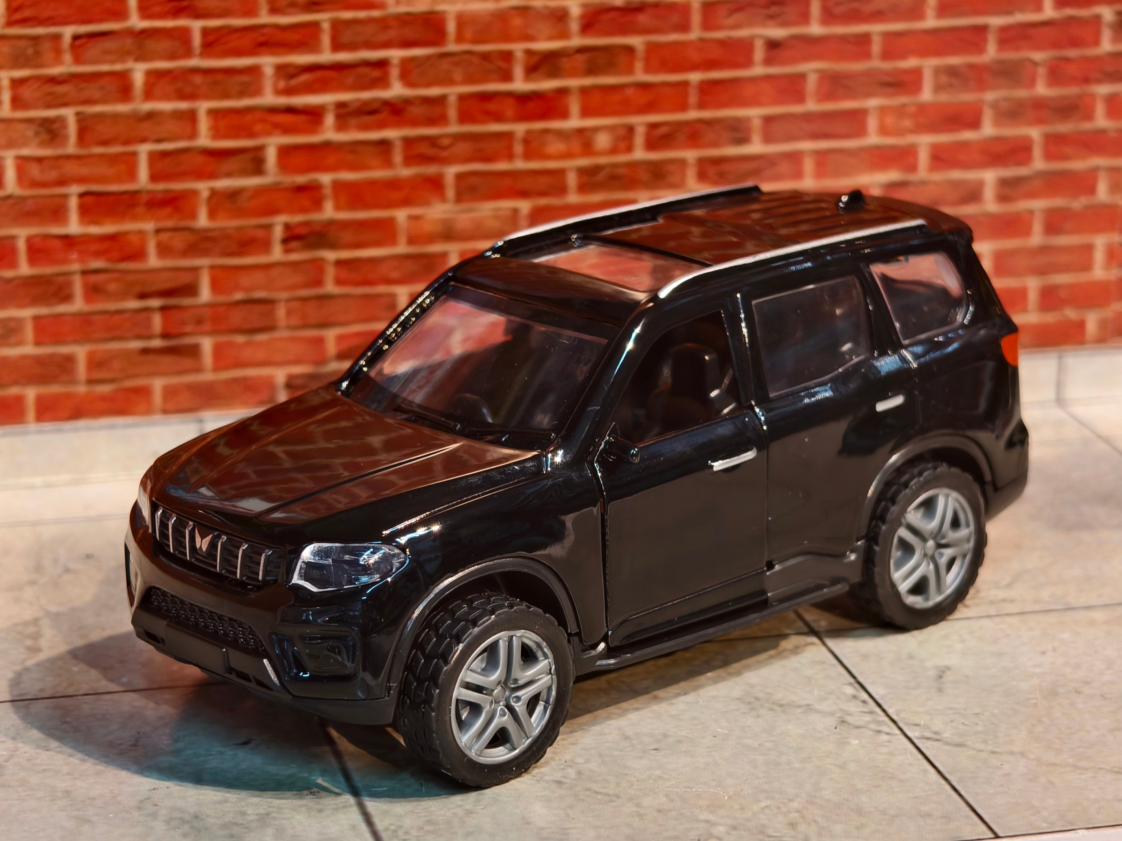 Mahindra Scorpio Classic S11 2022 Facelift 1:36 Scale