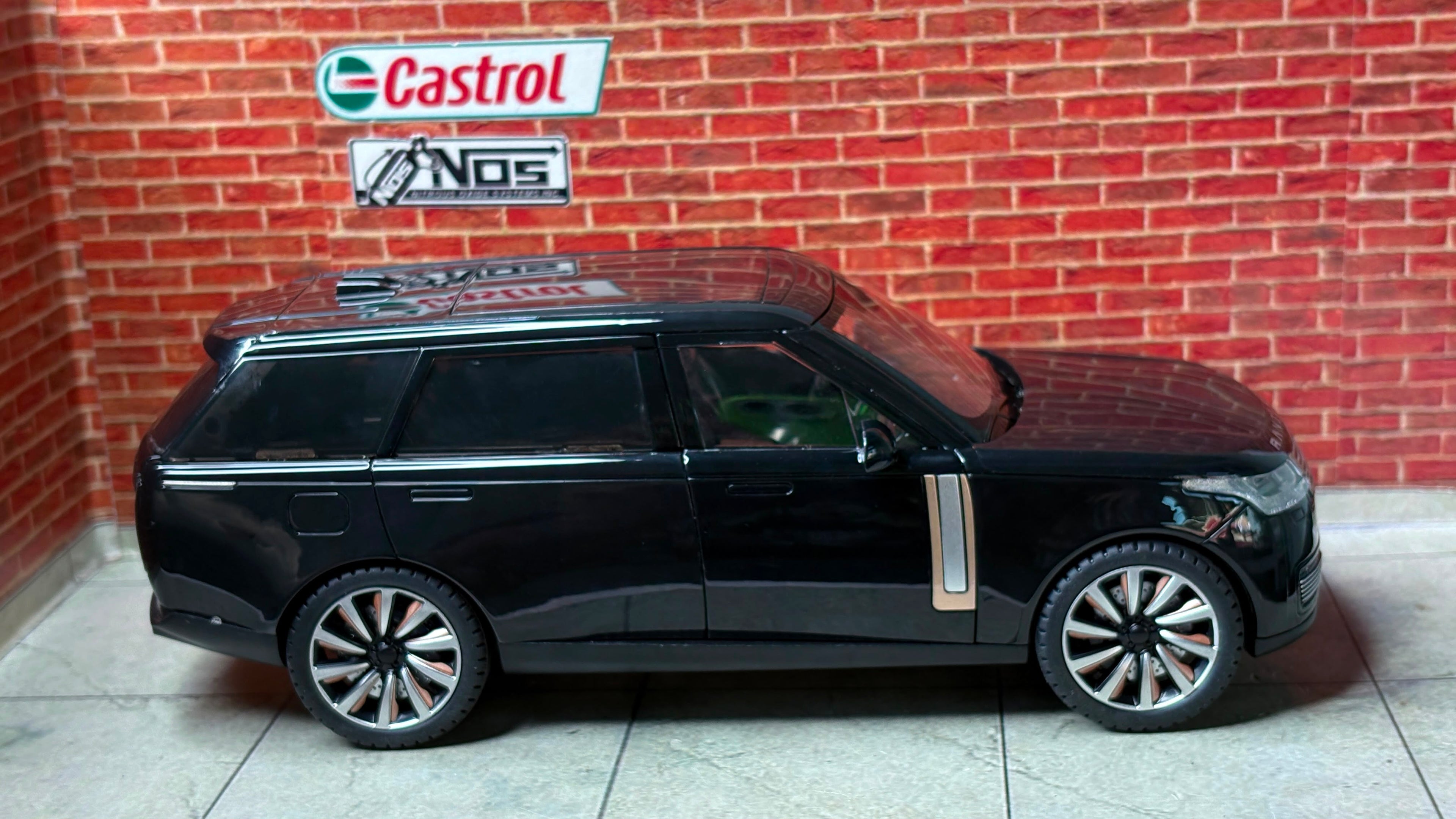 Range Rover L460 1:24 ABS Premium Detailing
