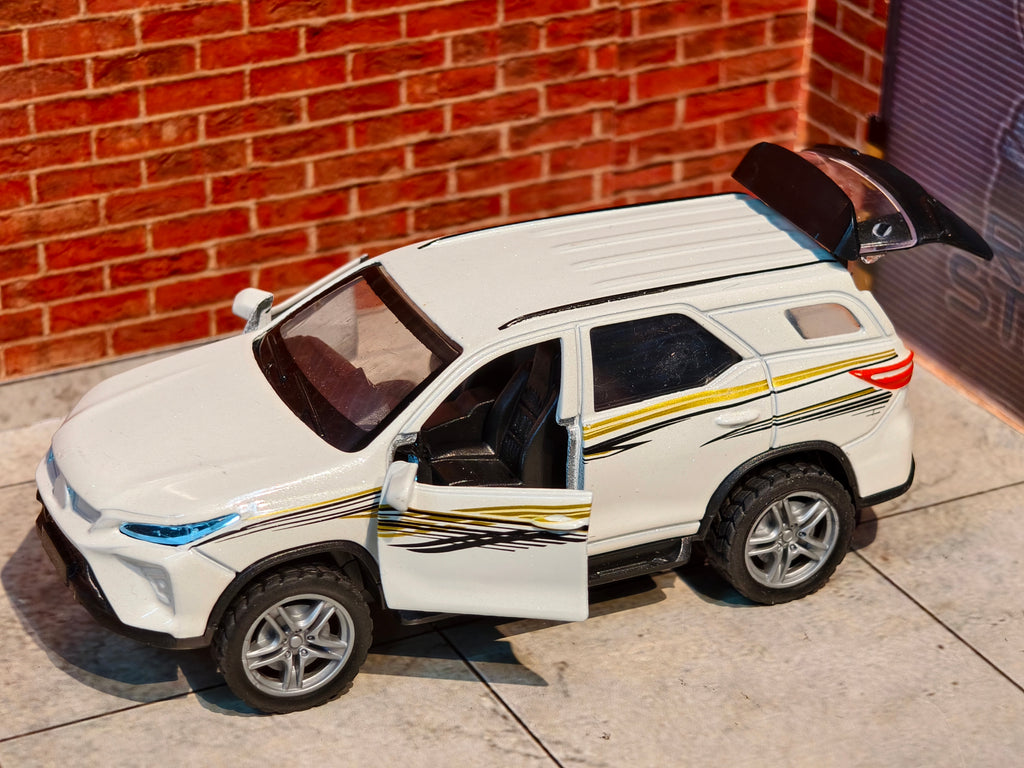 Fortuner 1:36 Scale 3 Door Openable with Light & Sound