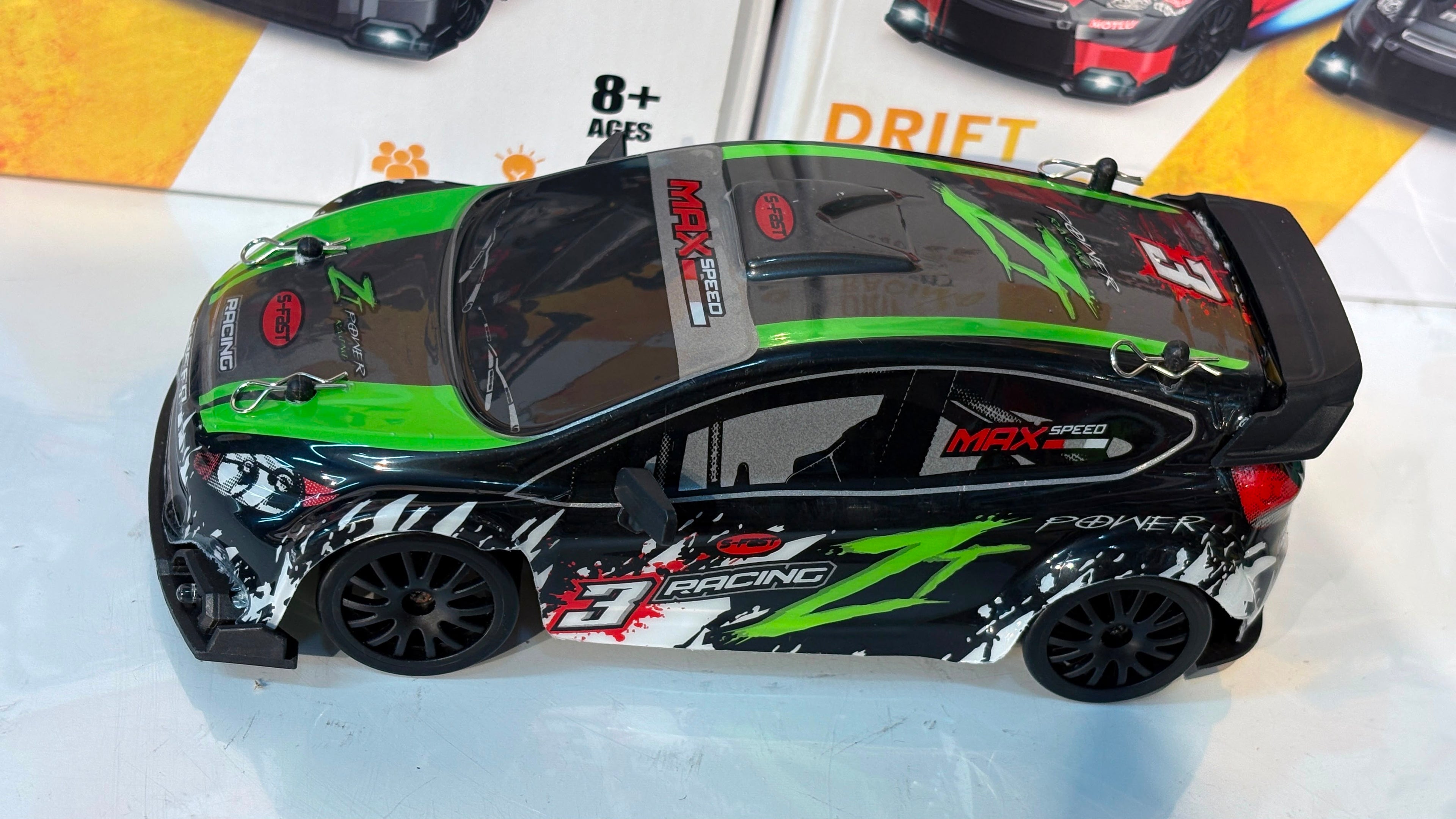 4WD Drift RC 20 Kmph 1:24 Scale with Proportional Acceleration and Speed Adjustments