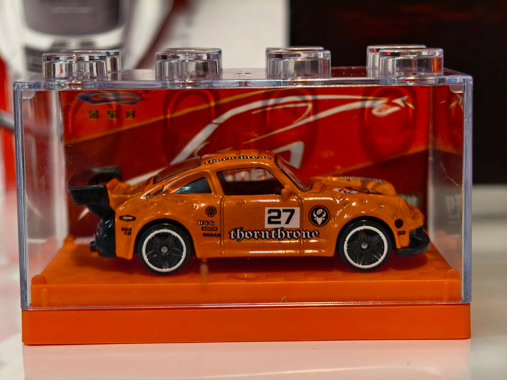 Porsche 911 Turbo 930 1:64 in Acrylic Box