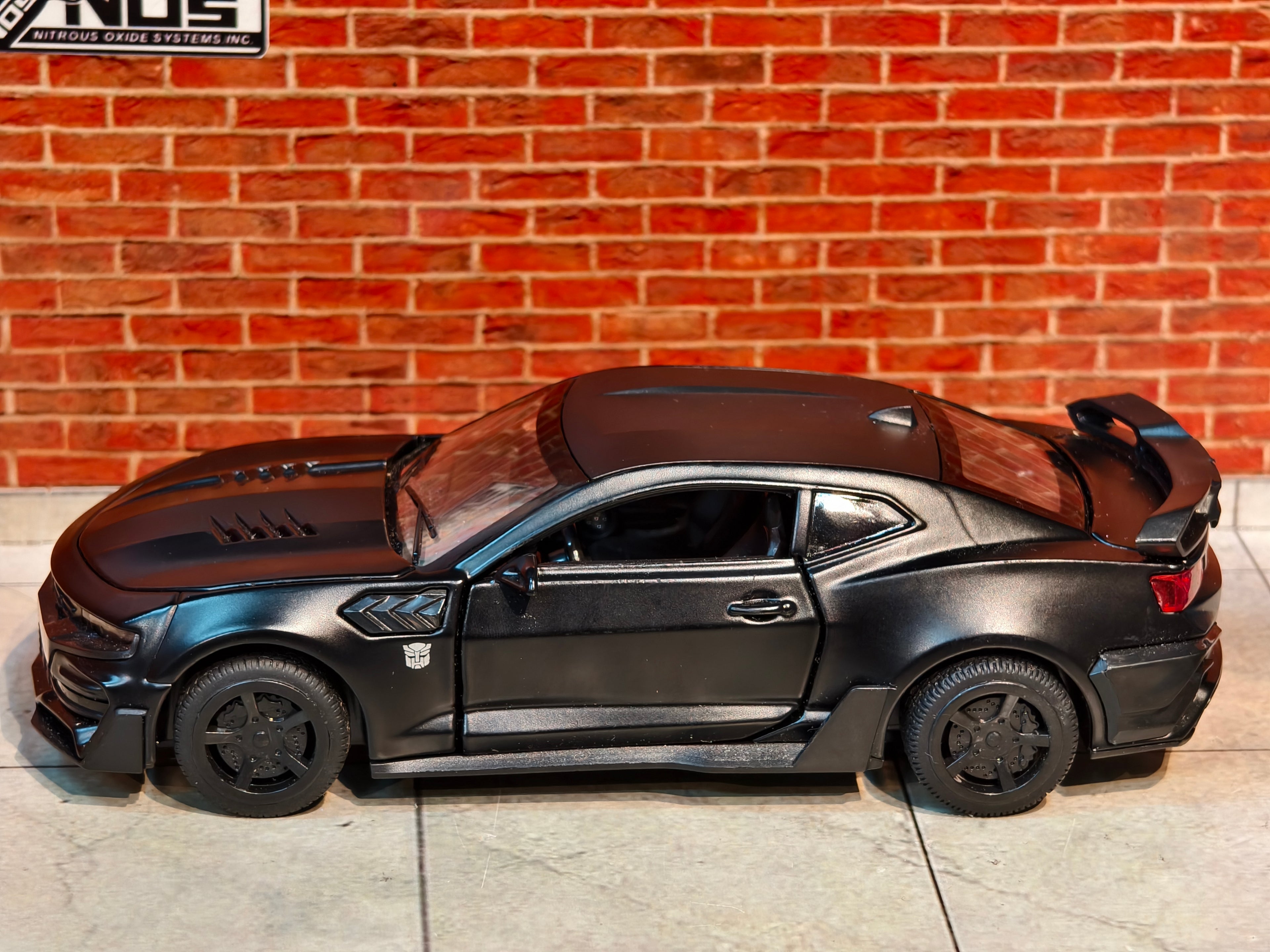 Chevrolet Camaro 1:32 Scale Premium Detailing with Light and Sound