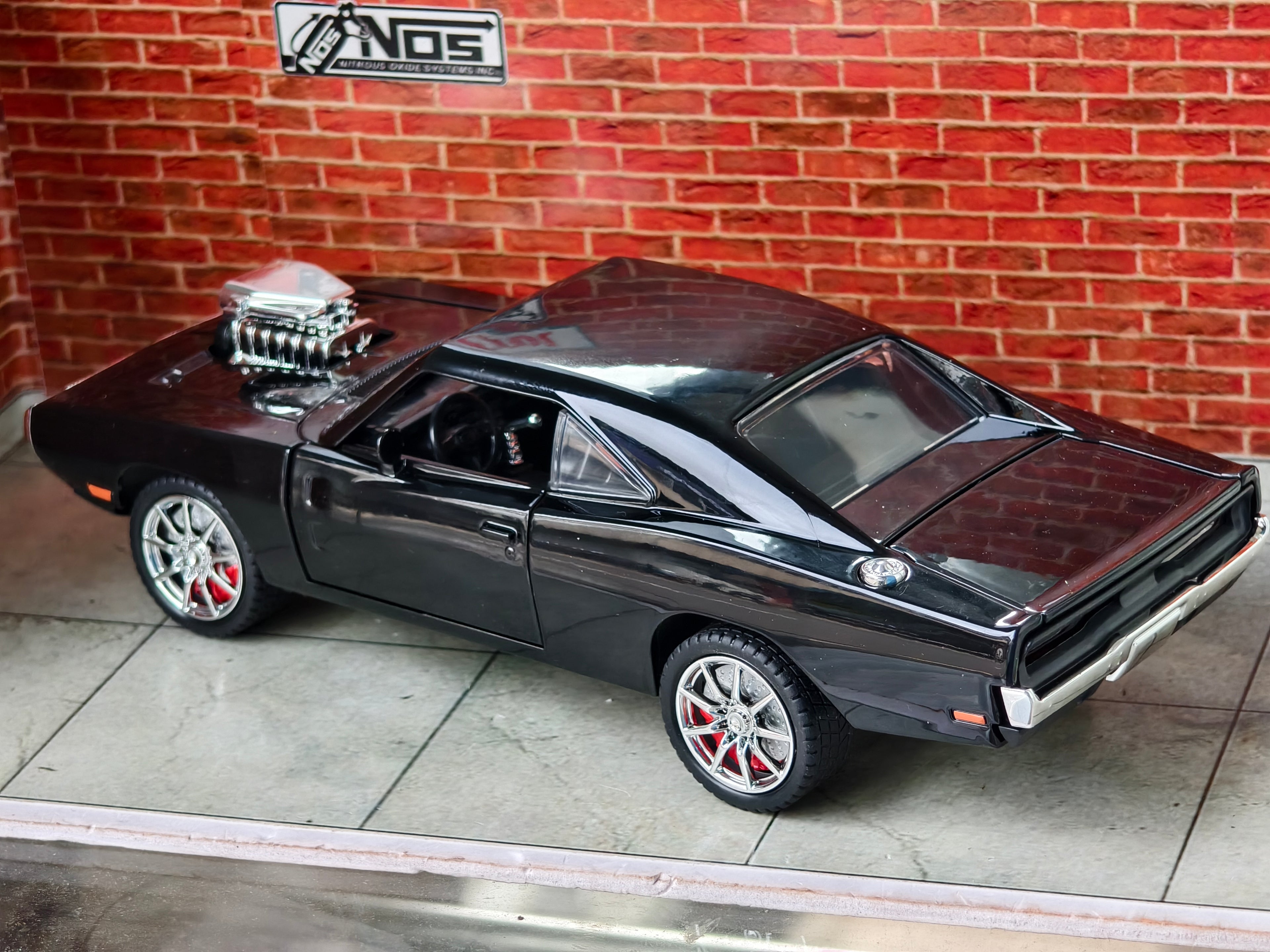 Dodge Charger 1:24 Scale Premium Detailing
