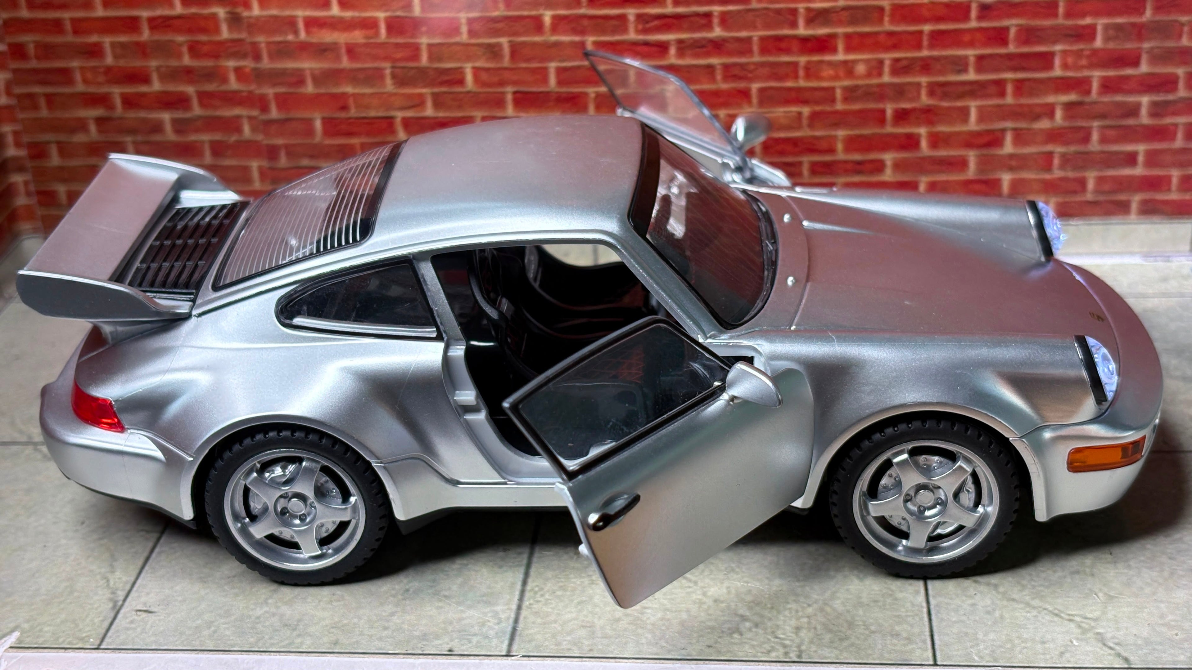 Porsche 911 (964) Turbo 1990 s 1:24 ABS Premium Detailing
