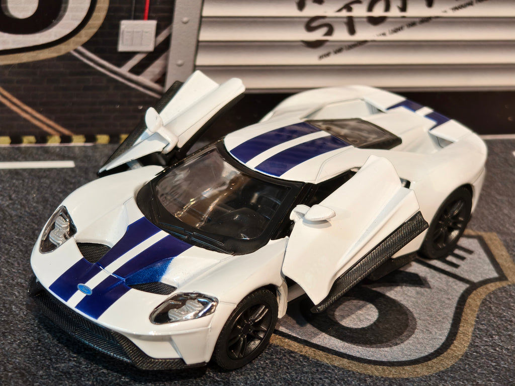 KINSMART OFFICIAL LICENSED 2017 FORD GT KT5391 1:38 Scale