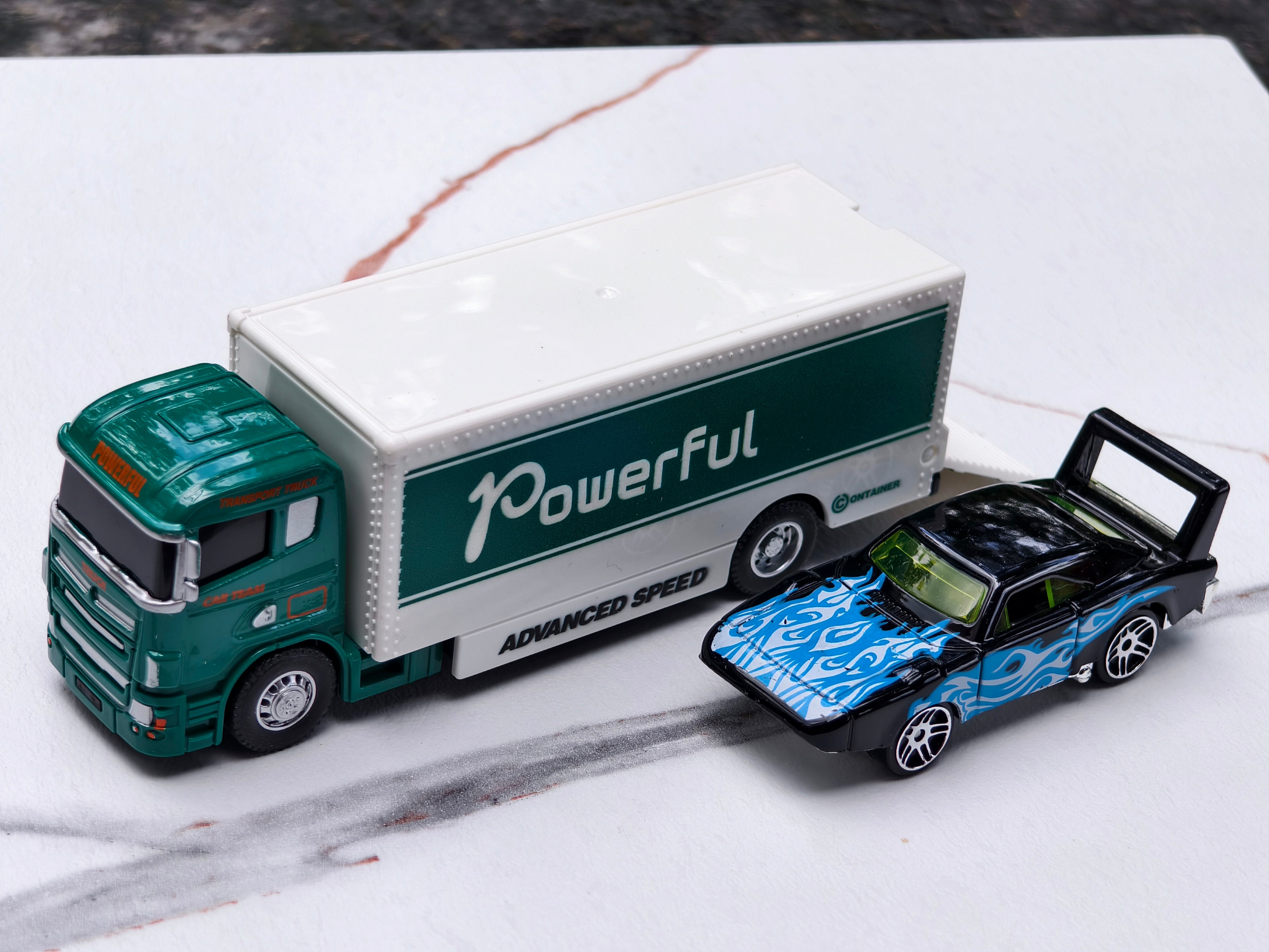 Transport Set 1:64 Green and White with Car
