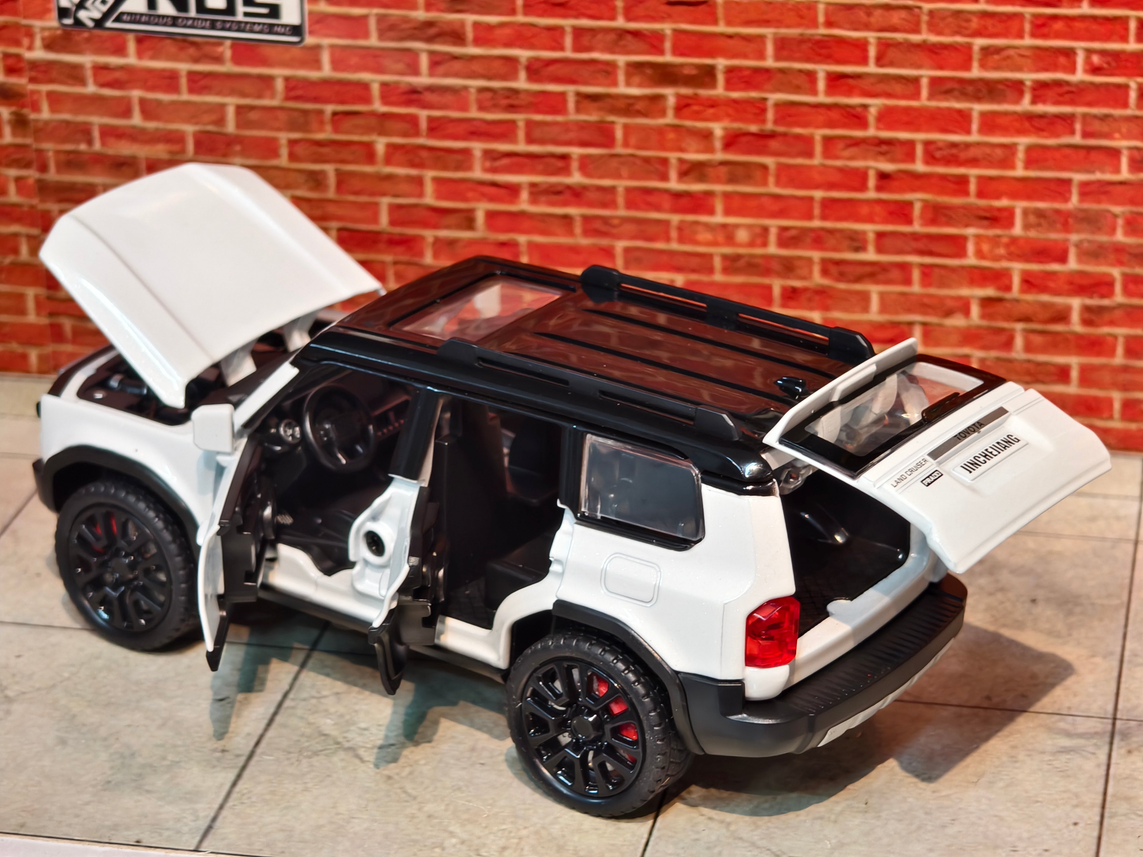 Toyota Land Cruiser Prado 1:32 Scale Premium Detailing