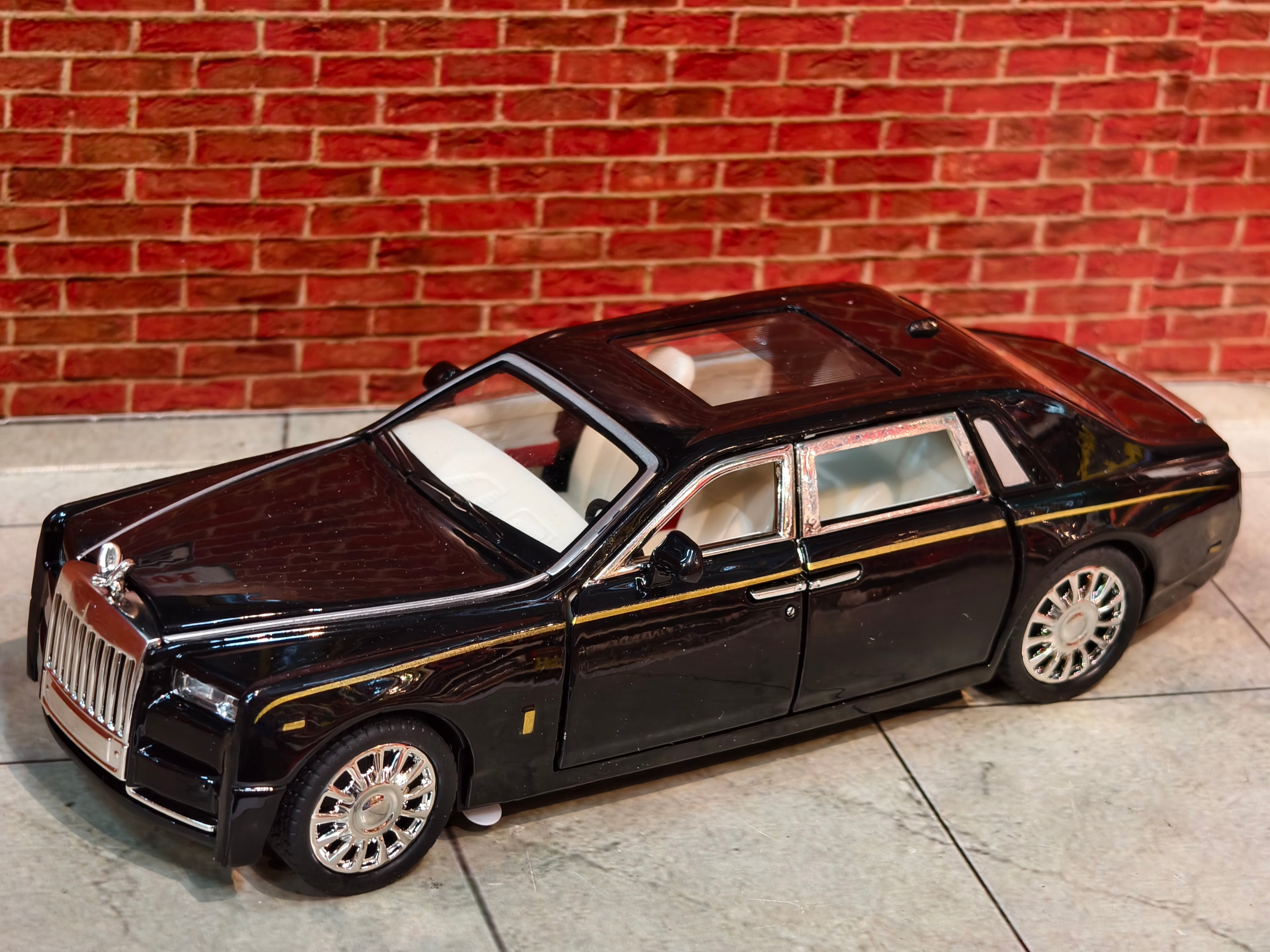 Rolls Royce Phantom VIII 1:32 Scale Premium Detailing