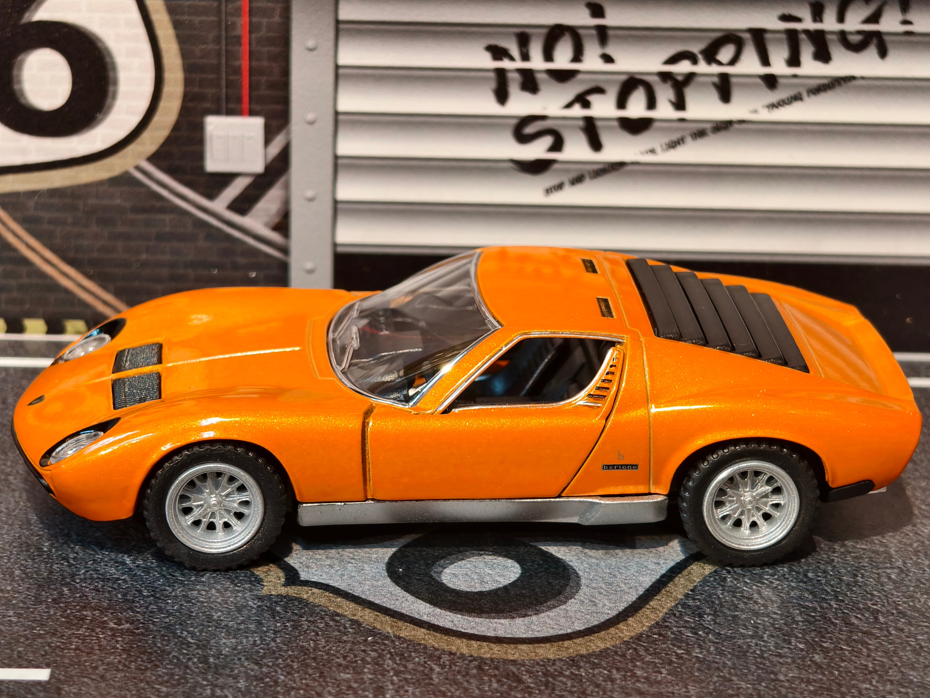 KINSMART OFFICIAL LICENSED 1971 Lamborghini Miura P400 SV KT5390 1:34 Scale