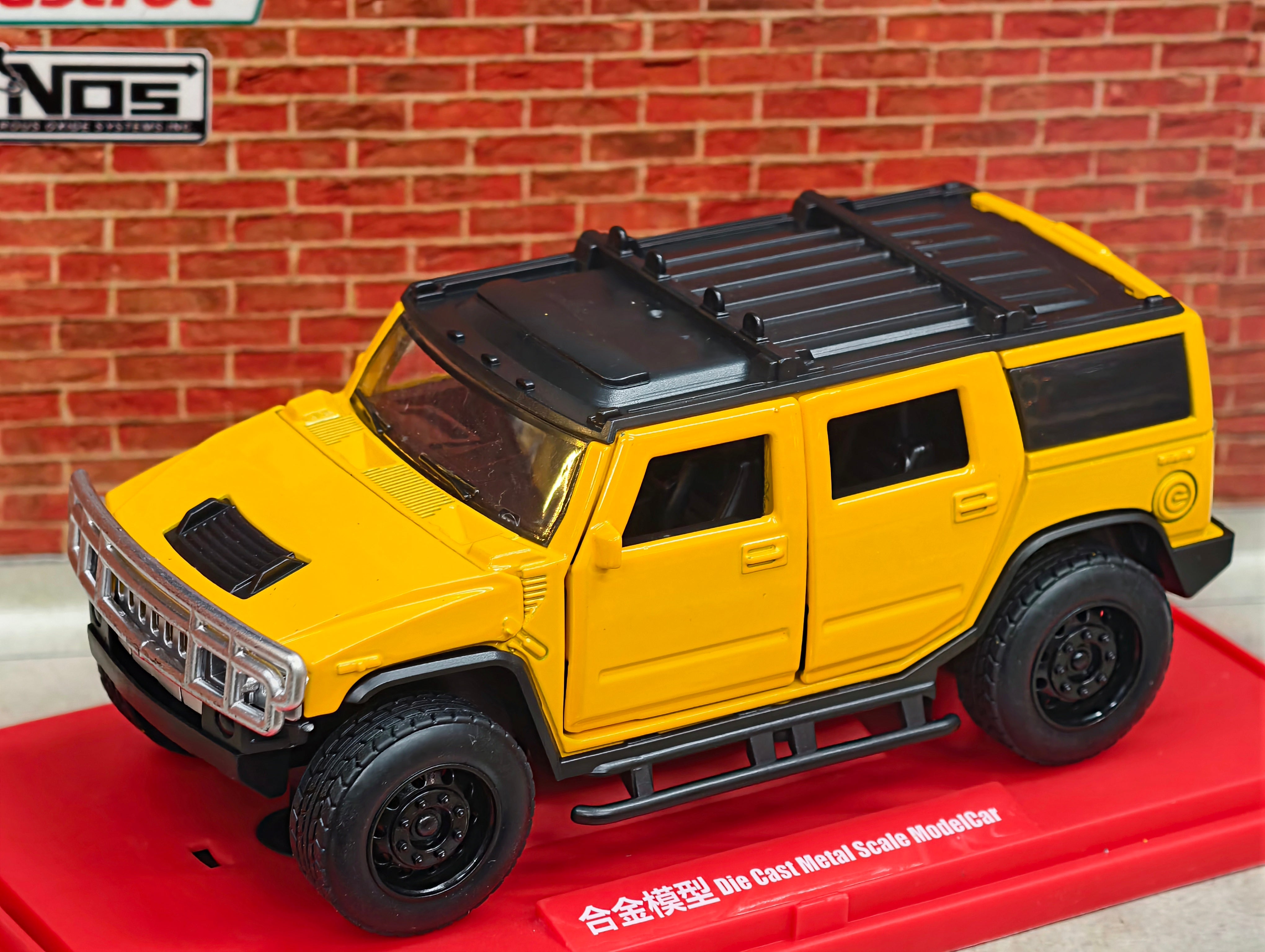 Hummer H2 1:32 Scale in Acrylic Box – Inhabit