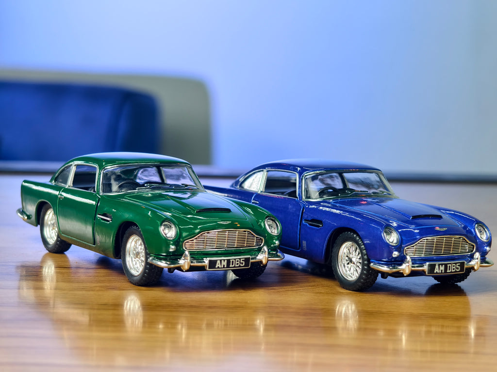 Kinsmart Official Licensed Aston Martin DB5 1:38 Scale Classic Car