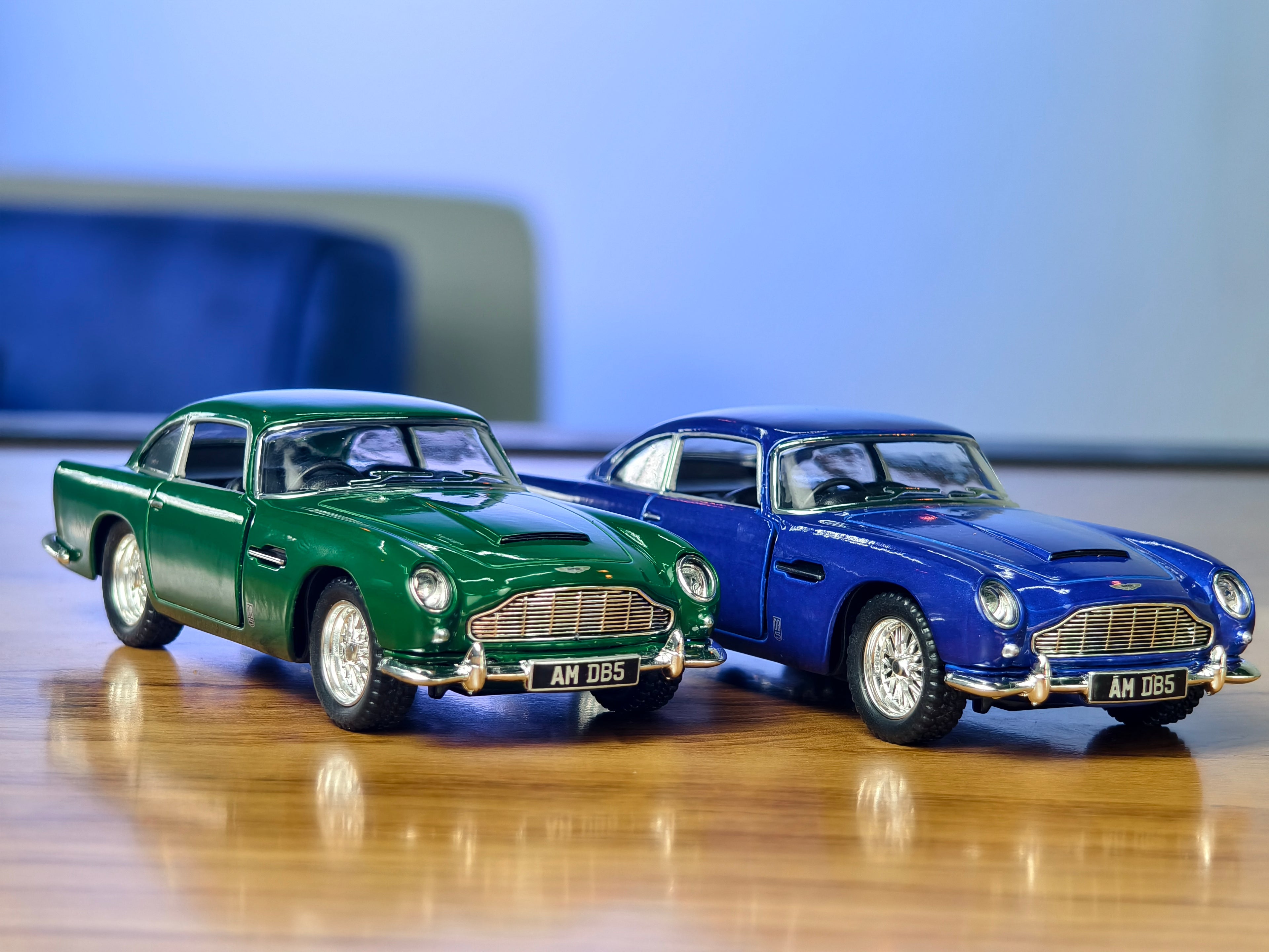 Kinsmart Official Licensed Aston Martin DB5 1:38 Scale Classic Car