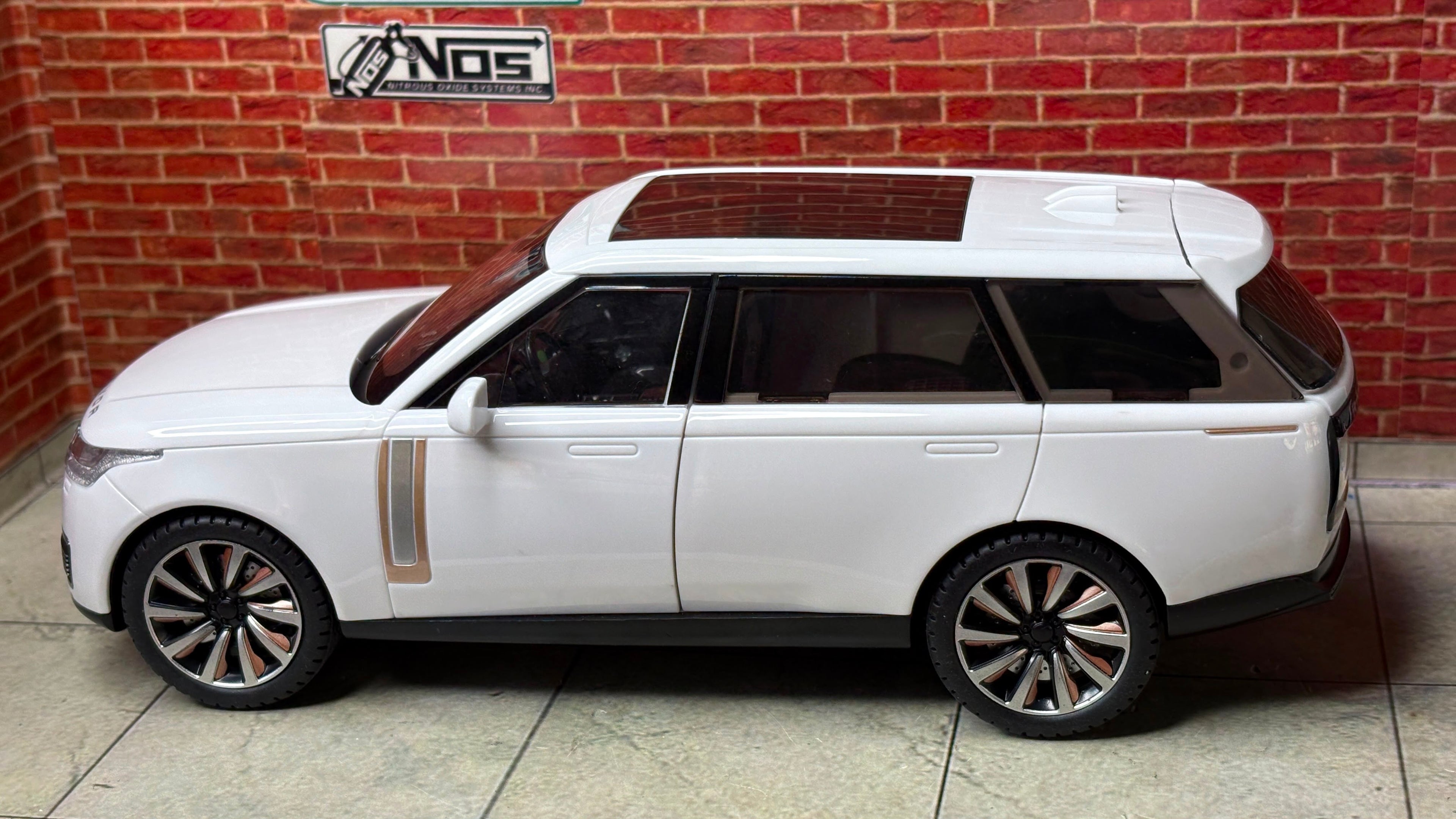 Range Rover L460 1:24 ABS Premium Detailing