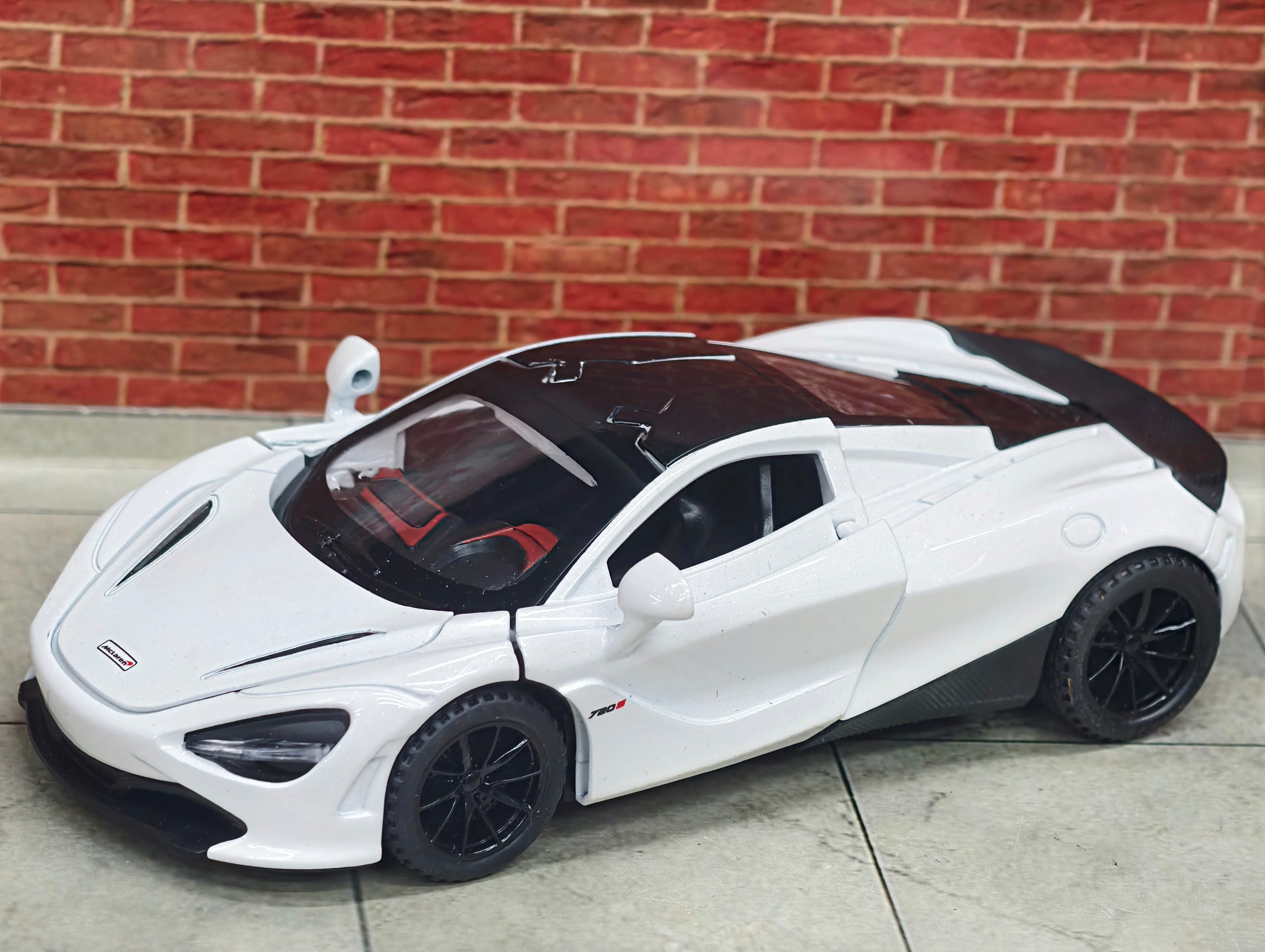 McLaren 720S 1:32 Scale Premium Detailing