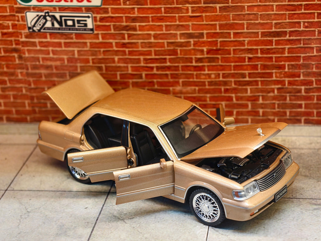Toyota Crown VIP Edition (1:32 Scale)