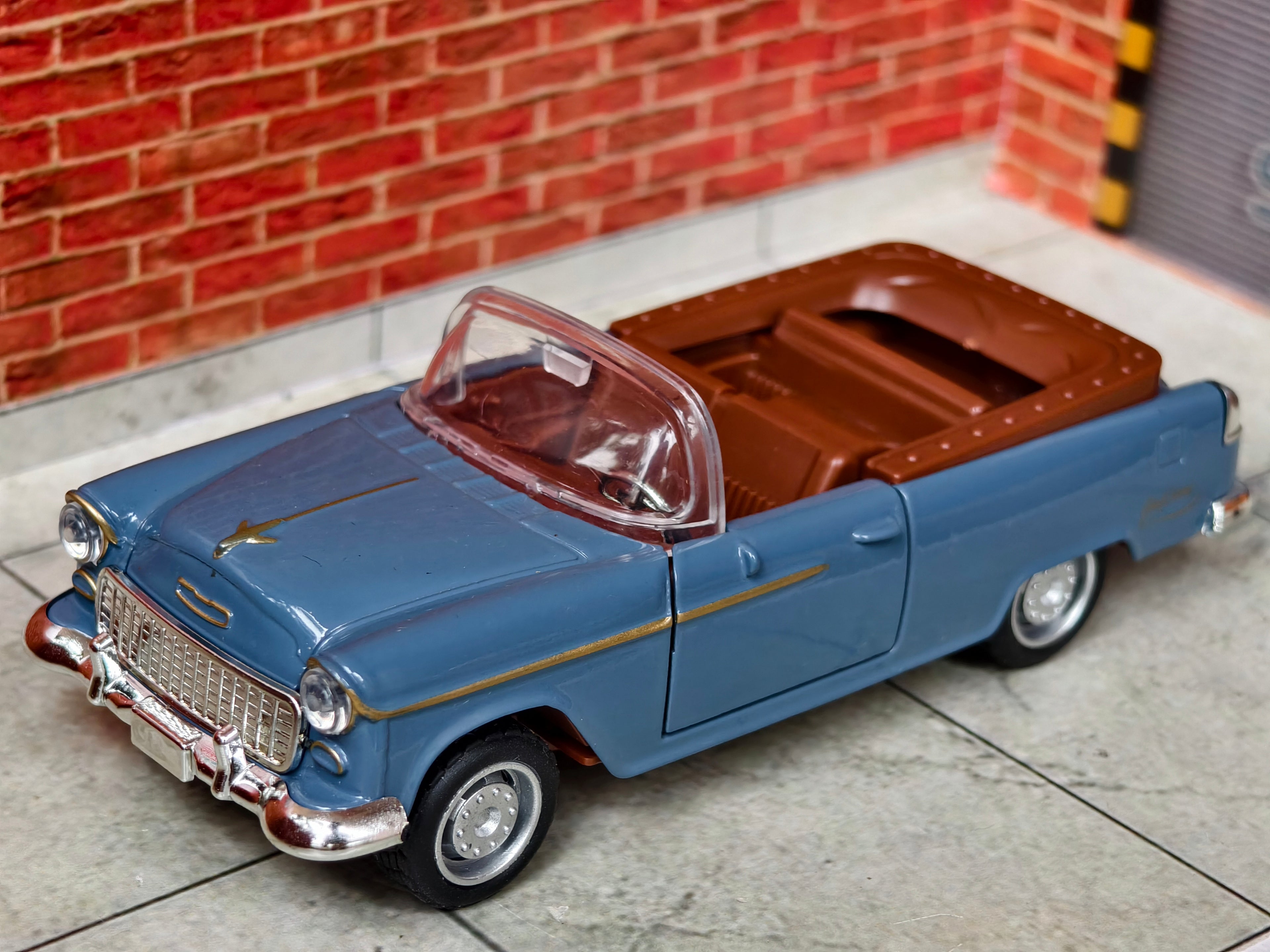1955 Chevrolet Bel Air Convertible 1:32 Scale Premium Detailing with Light and Sound Box Piece