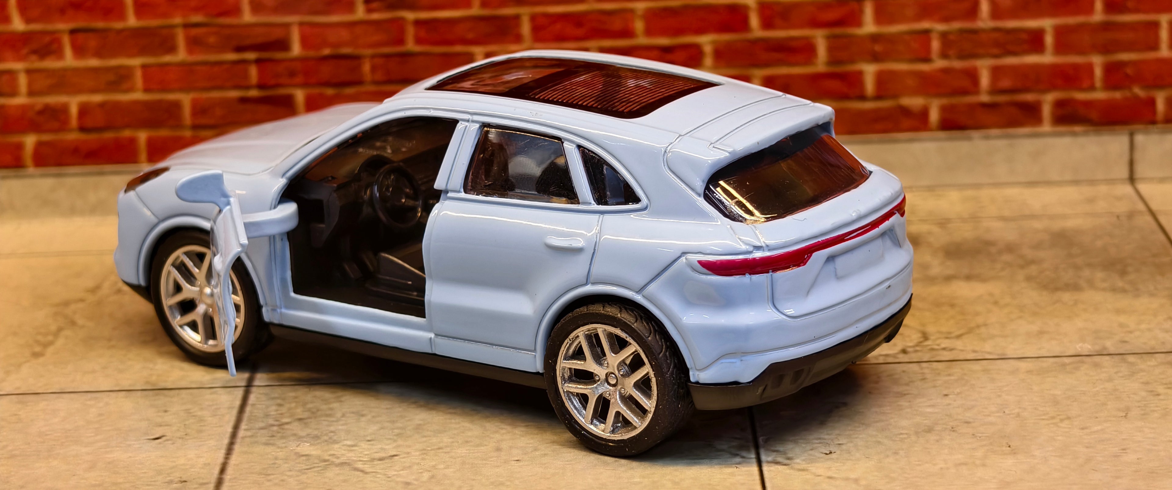 Porsche Cayenne Turbo 1:43 Scale