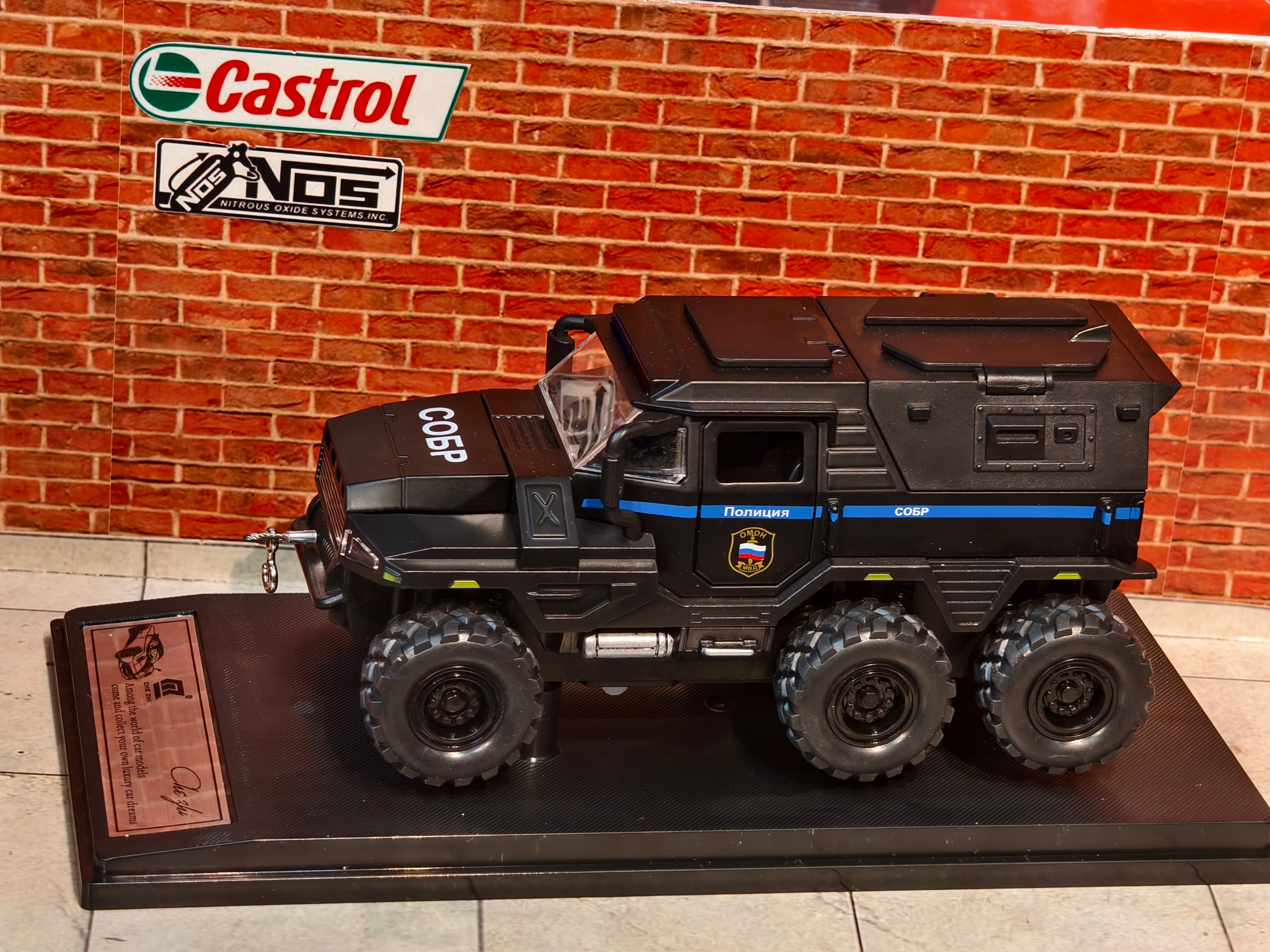 Conqueror Armed Car in Acrylic Box 1:32 Scale