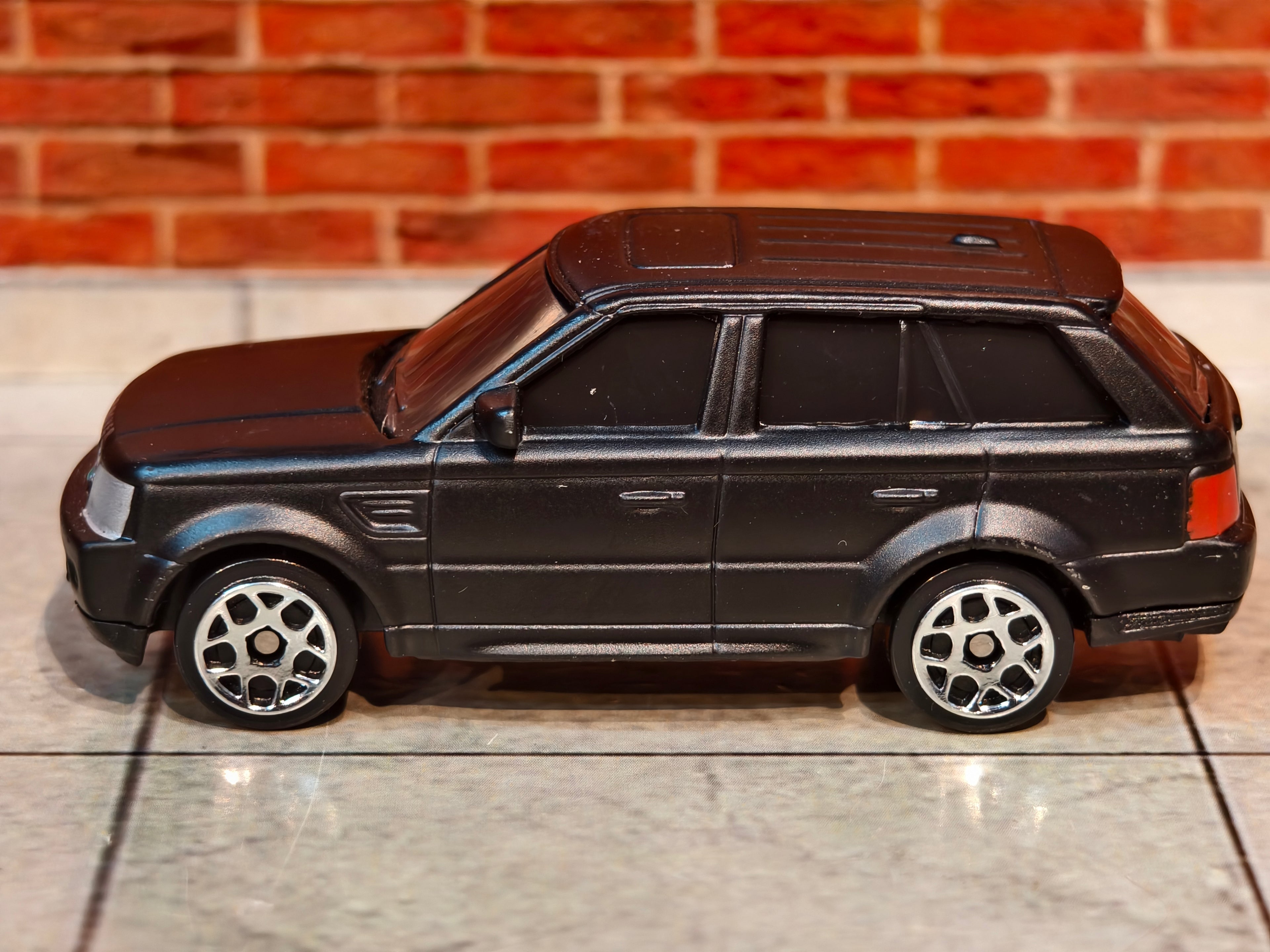 RMZ City Official Licensed Land Rover Range Rover Sport 1:64 Scale