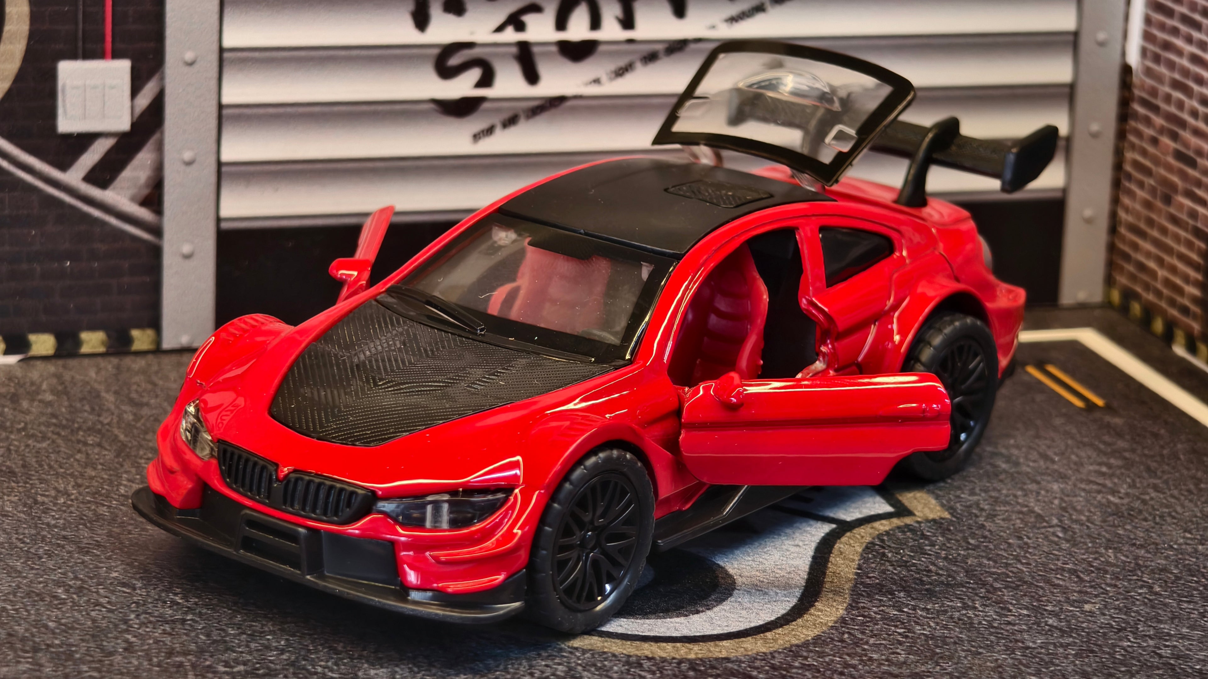 BMW M4 (F82) Widebody 1:36 Scal Premium Detailing