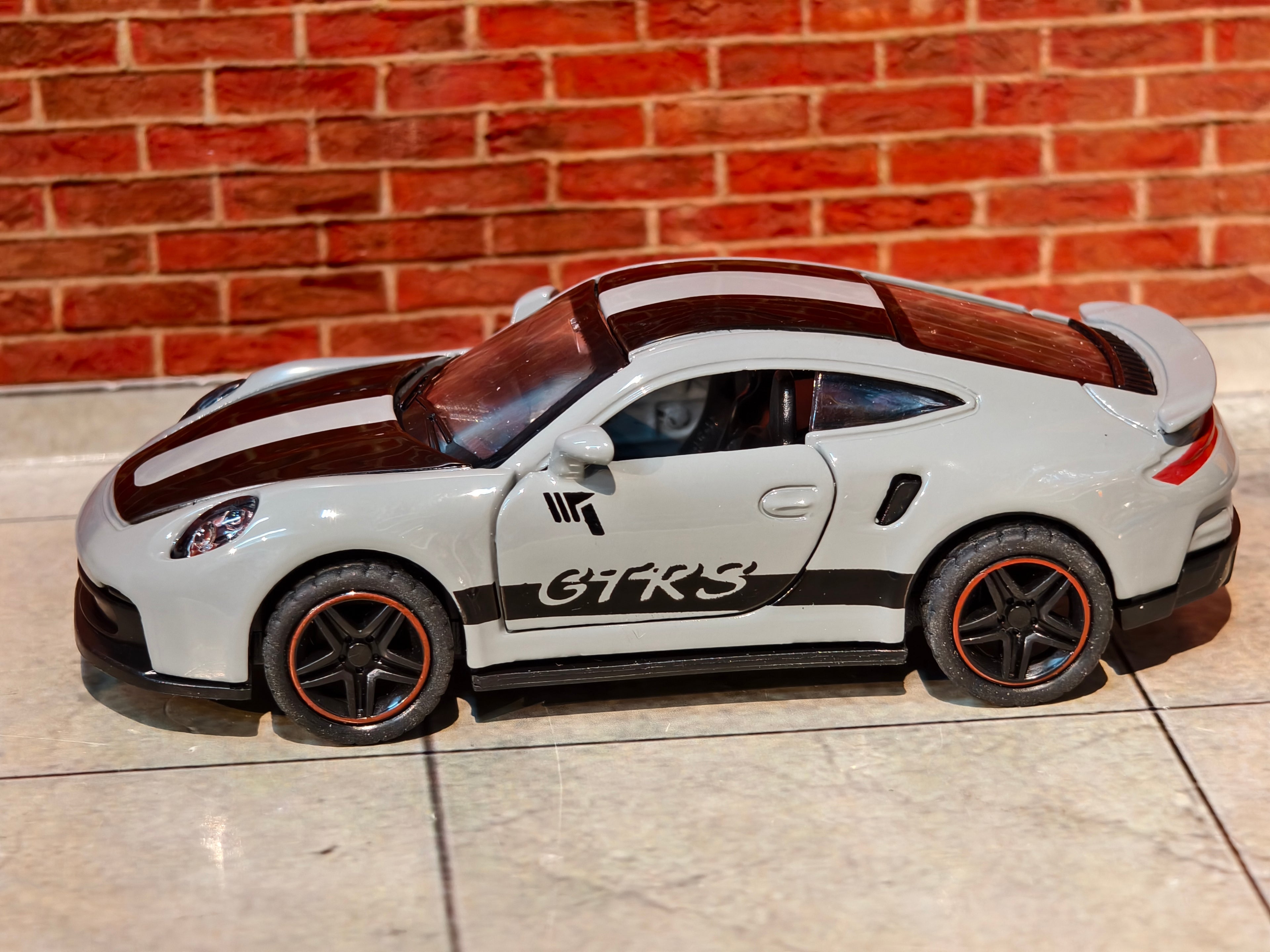 Porsche 911 GT2RS 1:43 Scale Box Piece
